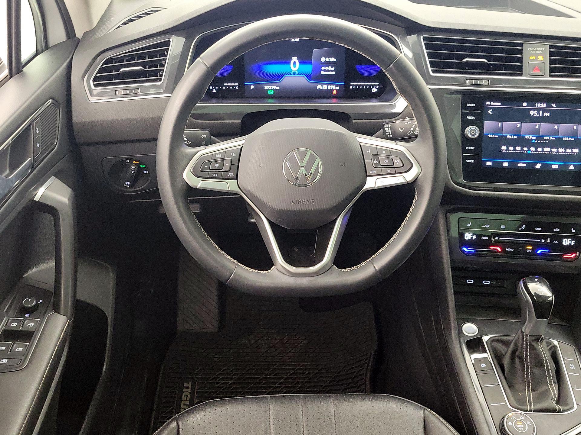 Thumbnail: 2022 Volkswagen Tiguan - 10