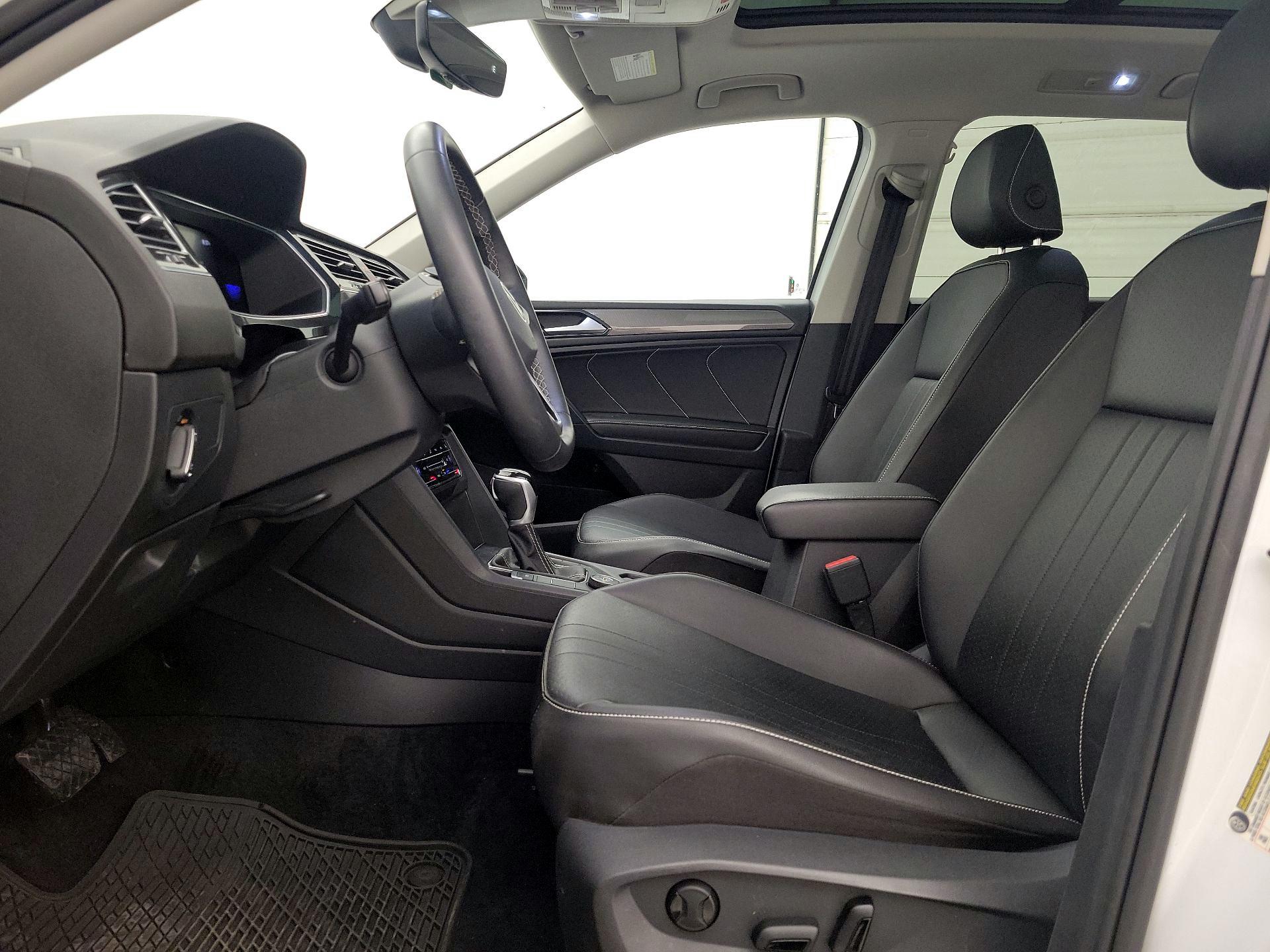 Thumbnail: 2022 Volkswagen Tiguan - 11