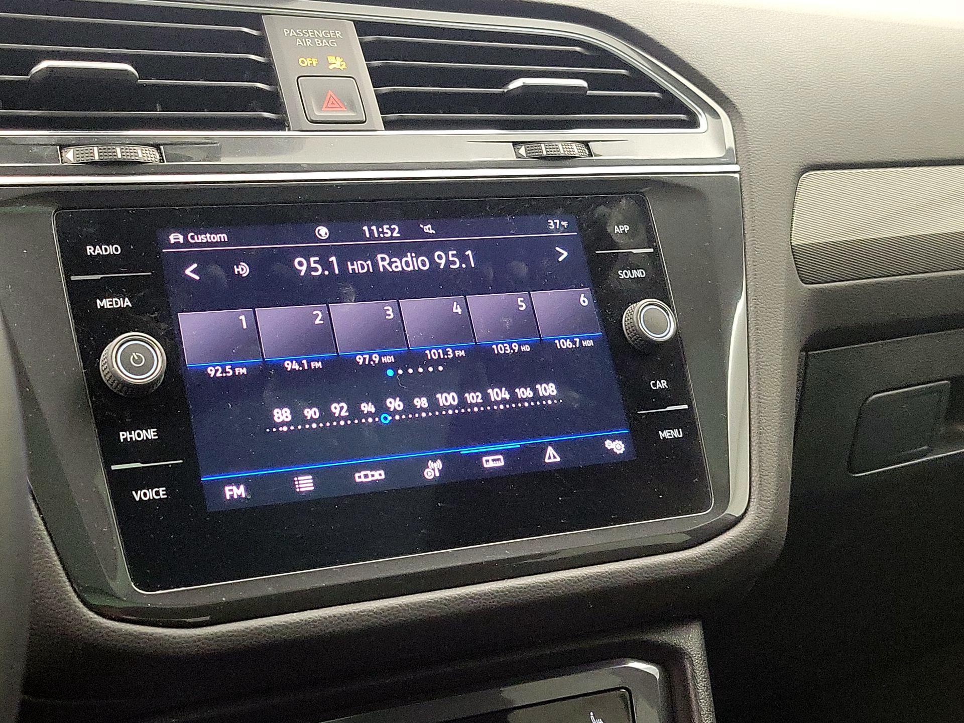 Thumbnail: 2022 Volkswagen Tiguan - 15