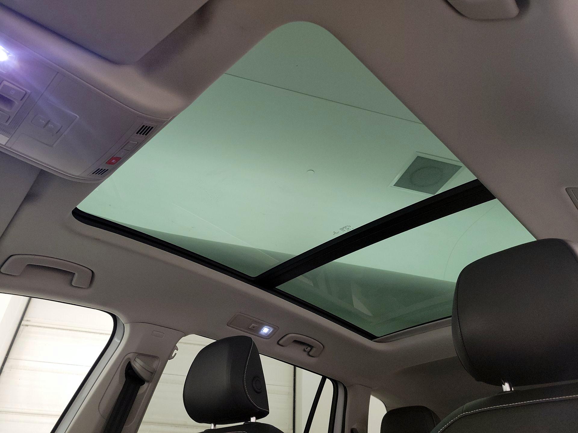 Thumbnail: 2022 Volkswagen Tiguan - 19