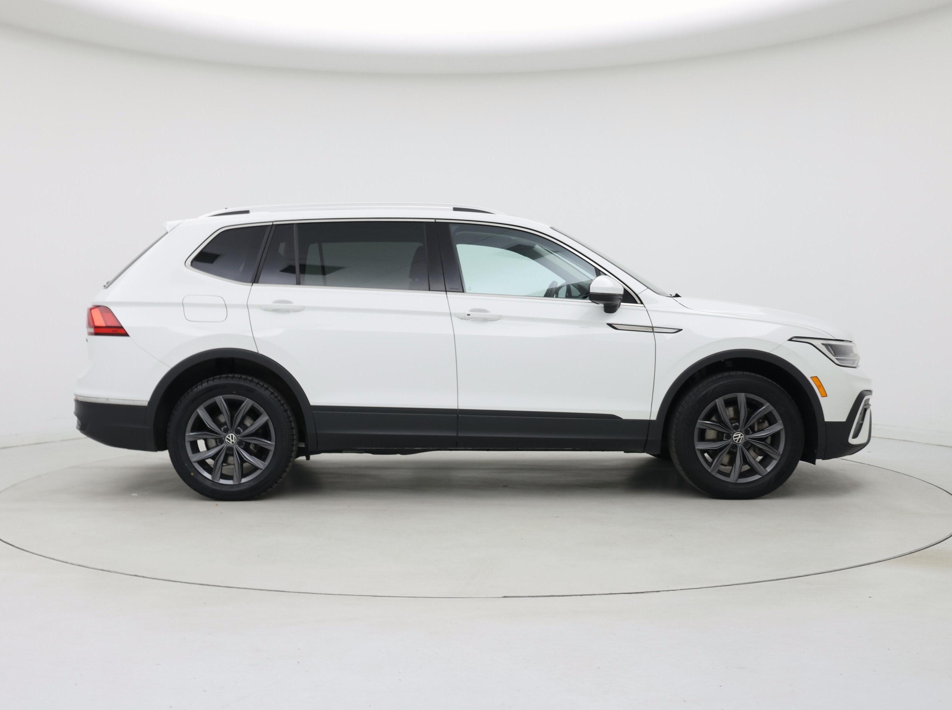 Thumbnail: 2022 Volkswagen Tiguan - 7