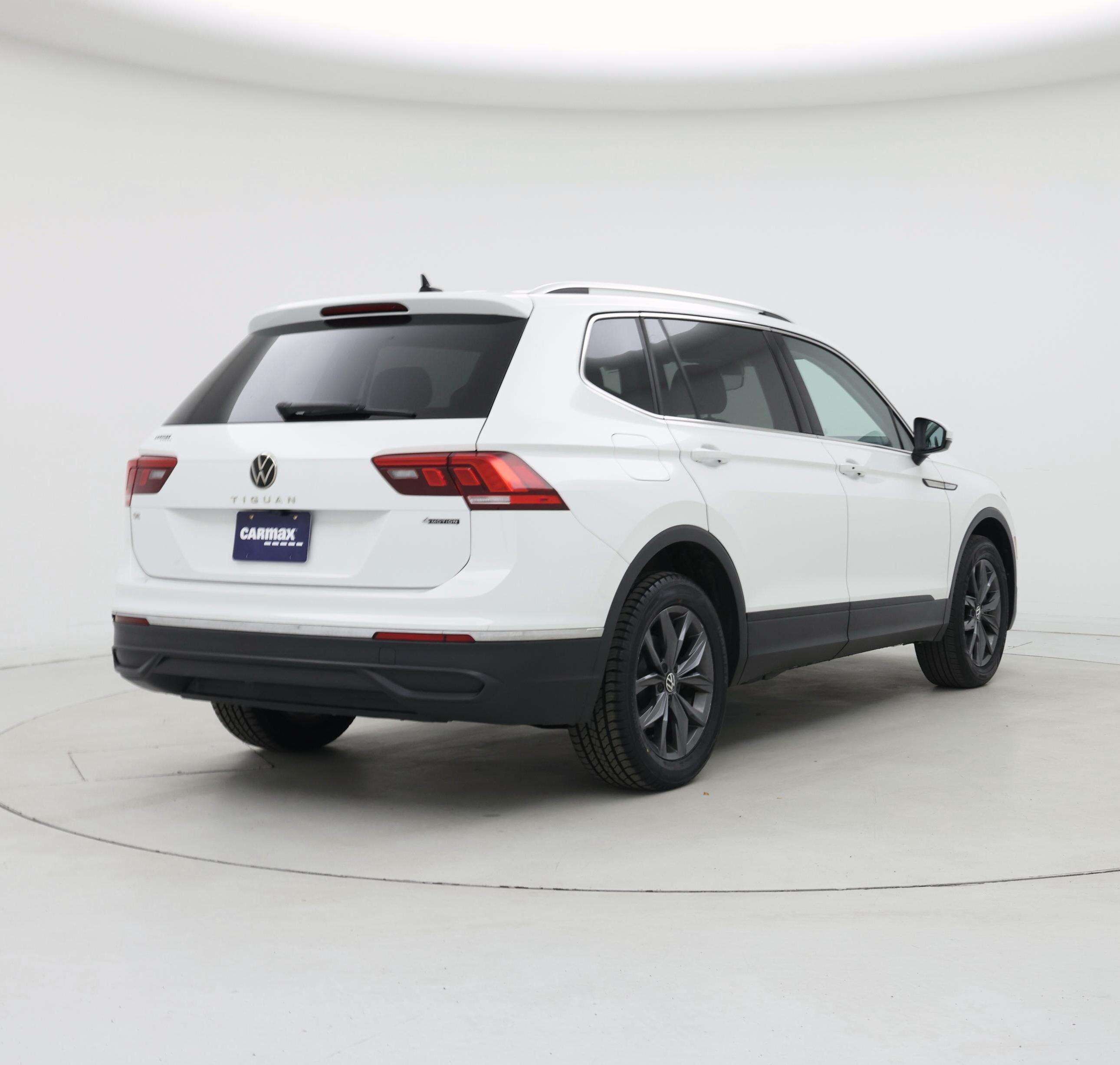 Thumbnail: 2022 Volkswagen Tiguan - 8