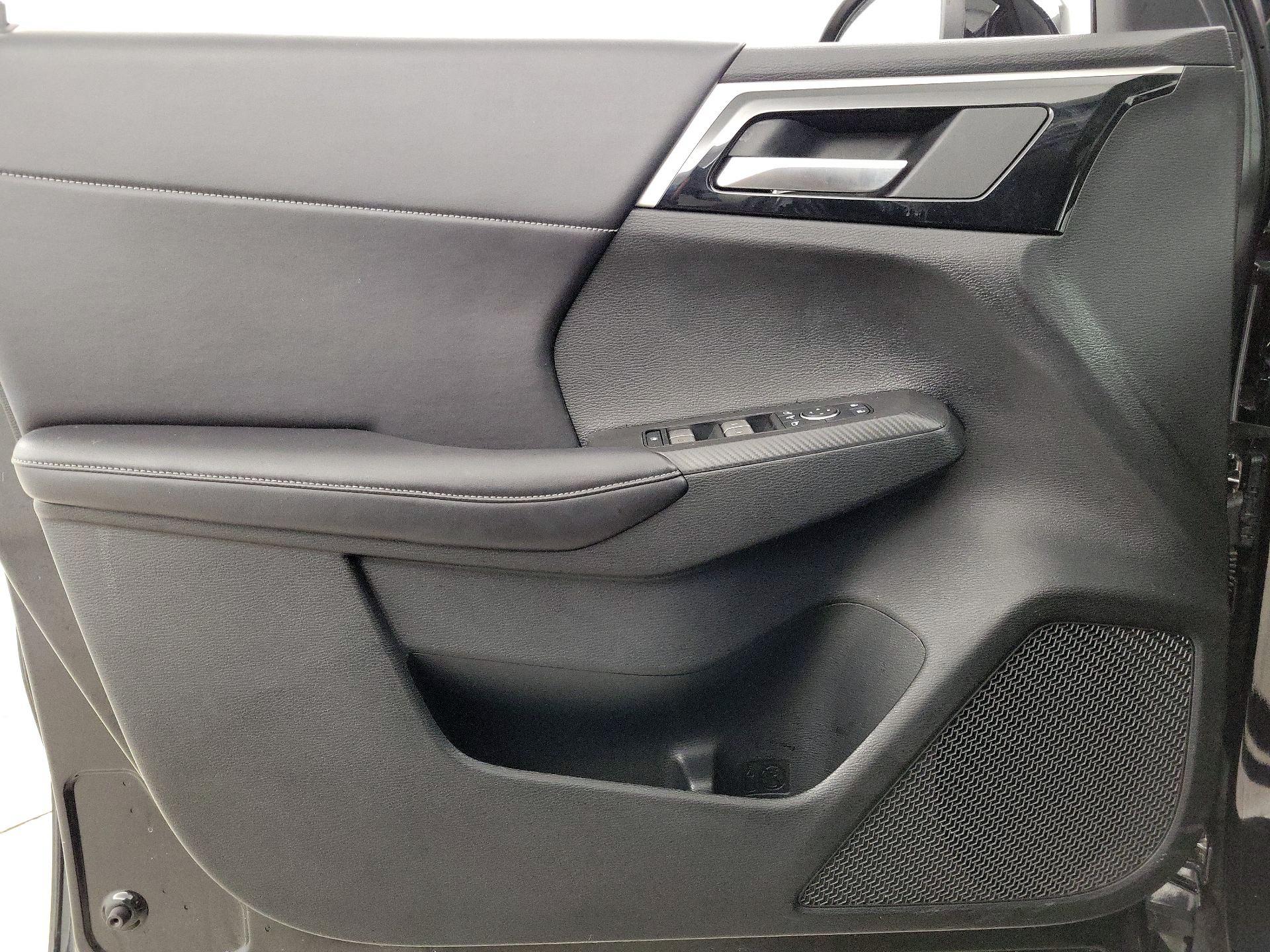 Thumbnail: 2024 Mitsubishi Outlander - 12