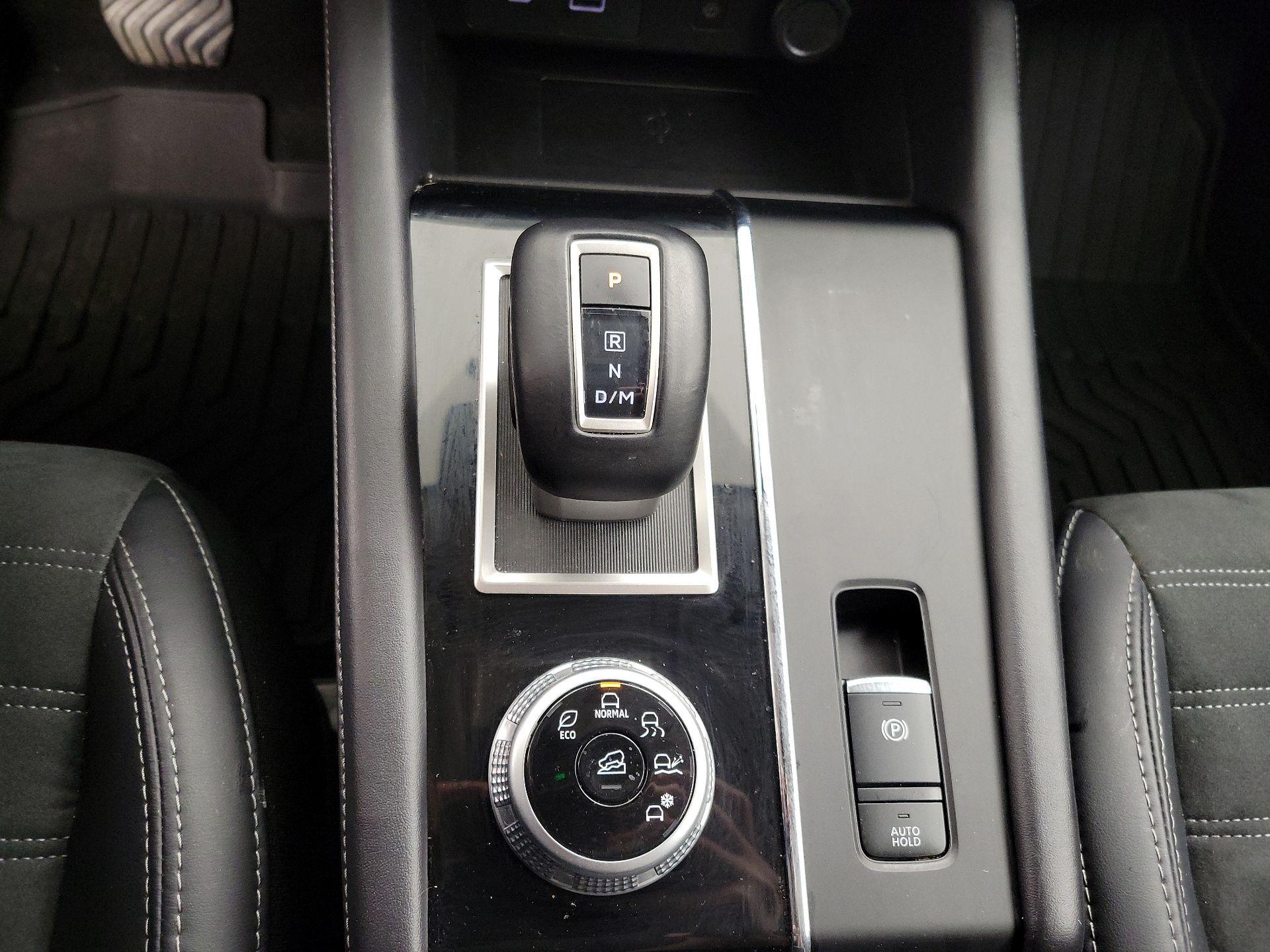 Thumbnail: 2024 Mitsubishi Outlander - 18