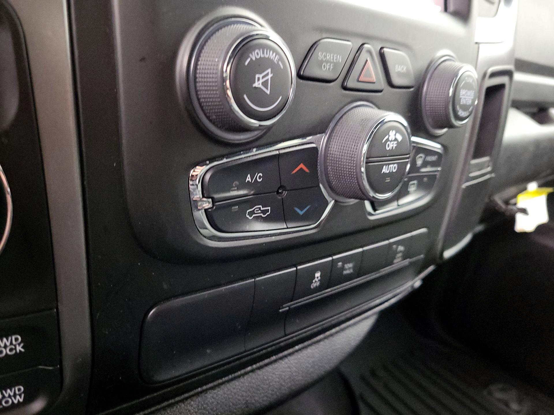 Thumbnail: 2022 RAM 1500 Classic - 17