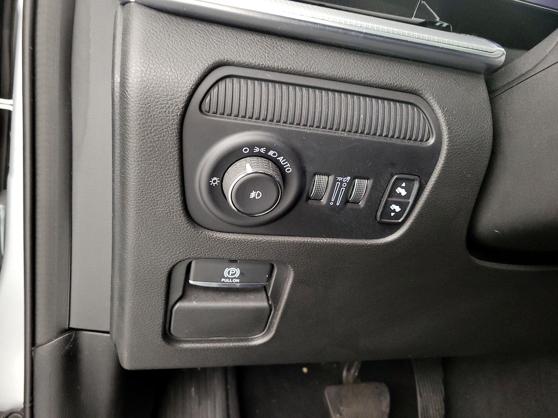 Thumbnail: 2022 Jeep Grand Wagoneer - 13