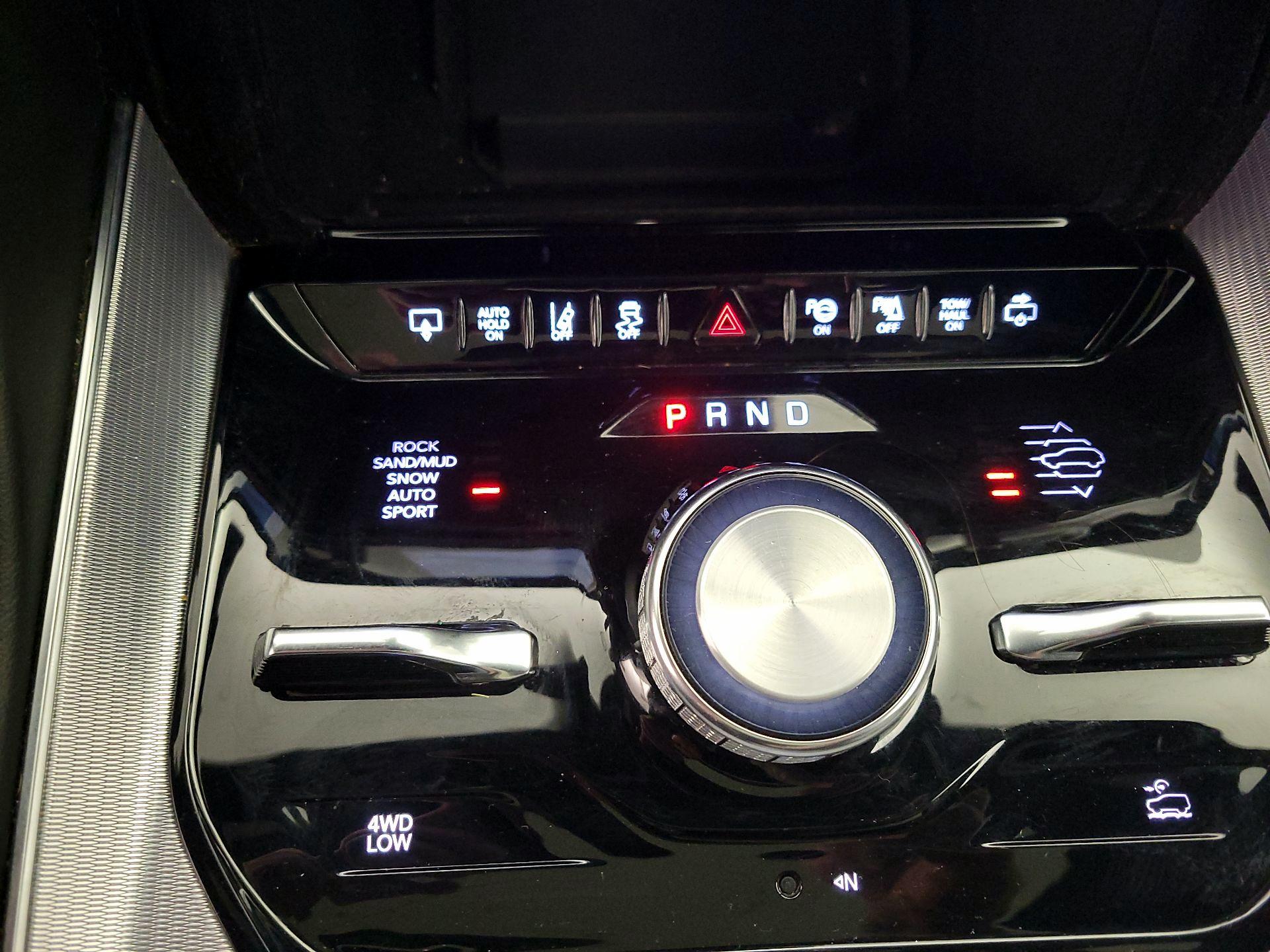 Thumbnail: 2022 Jeep Grand Wagoneer - 18