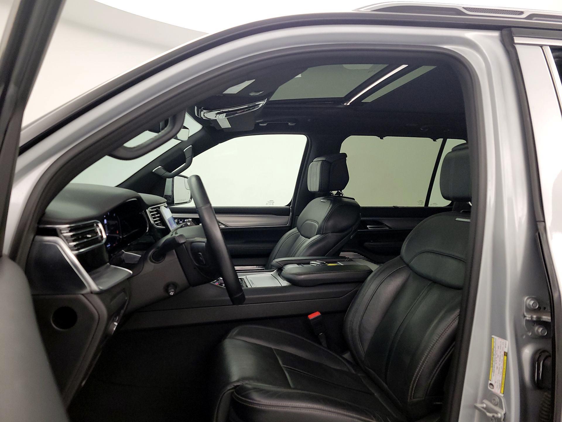 Thumbnail: 2022 Jeep Grand Wagoneer - 20