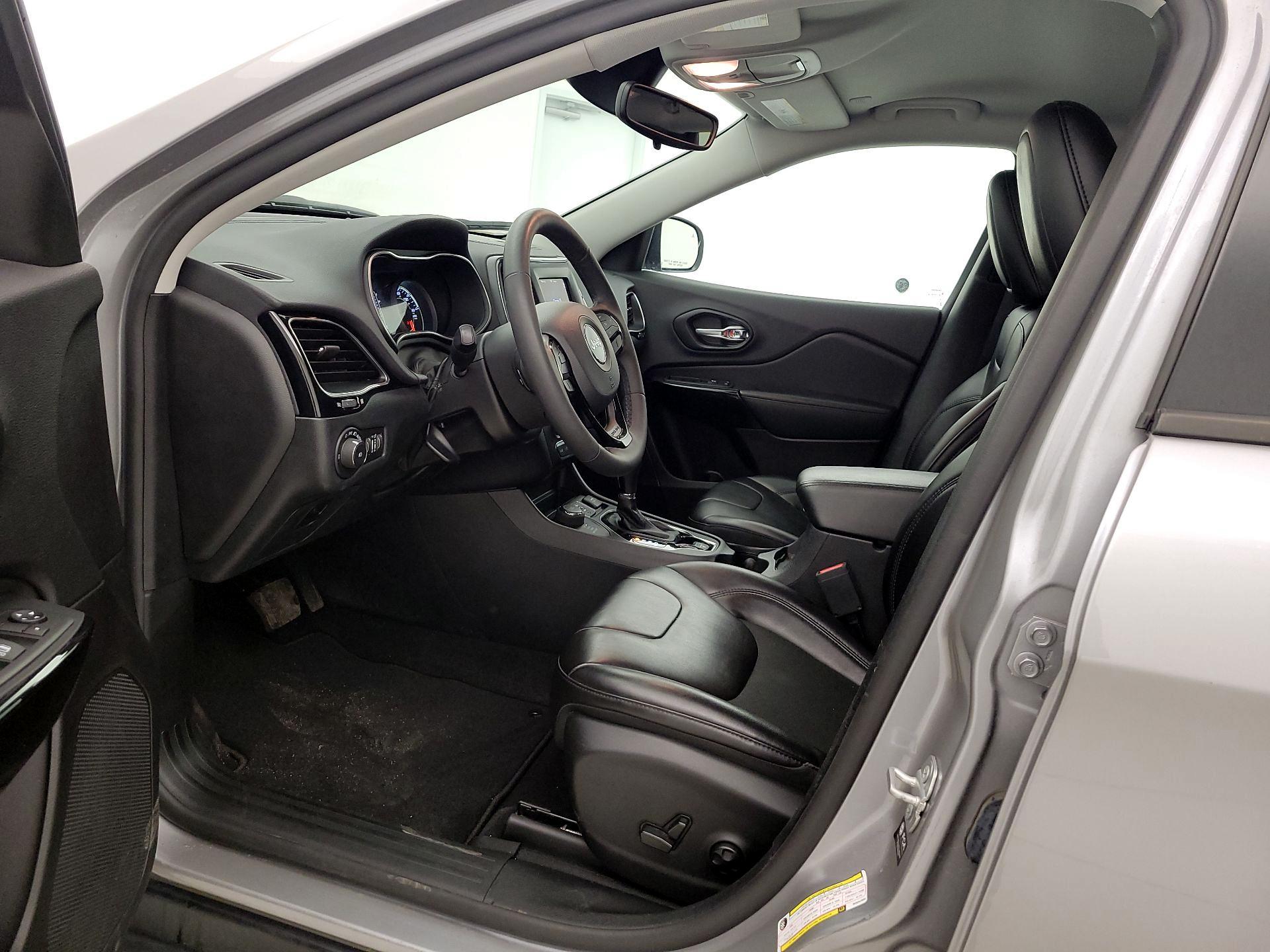 Thumbnail: 2021 Jeep Cherokee - 11