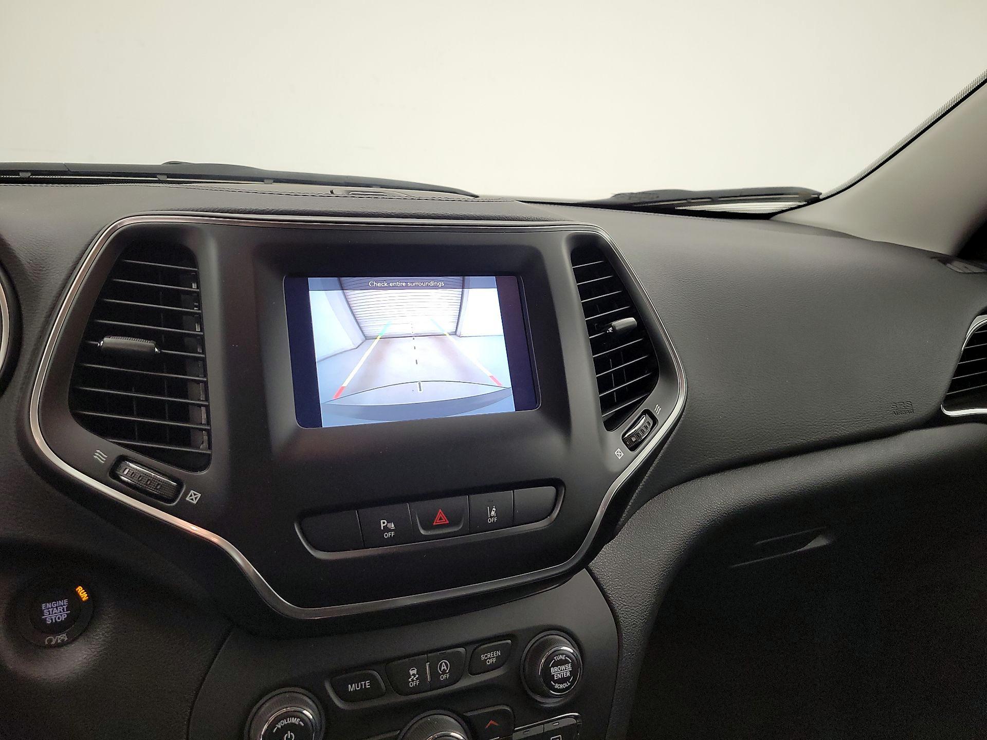 Thumbnail: 2021 Jeep Cherokee - 15