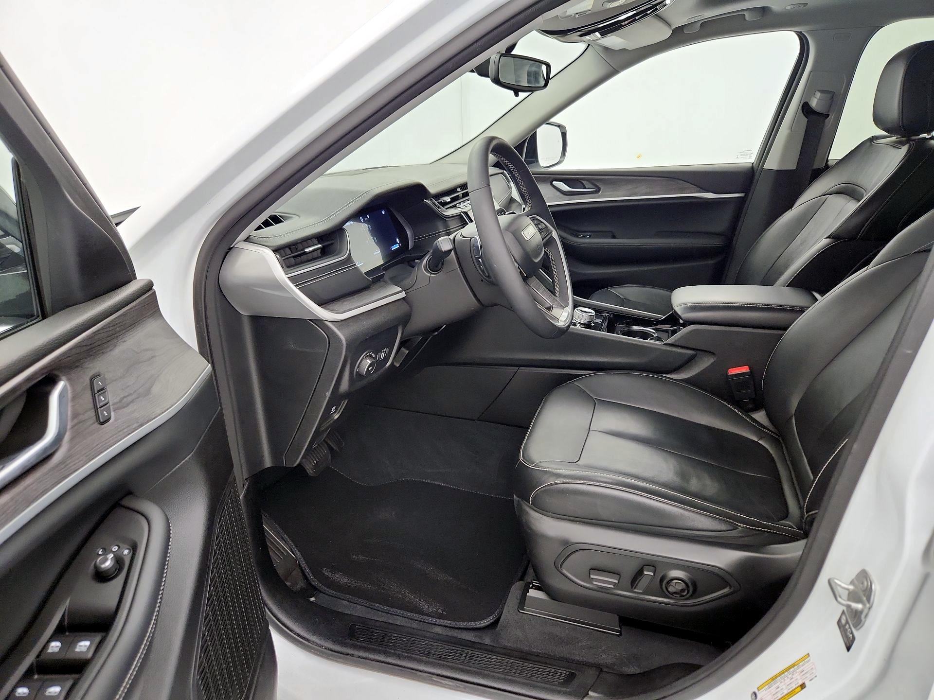 Thumbnail: 2023 Jeep Grand Cherokee L - 11