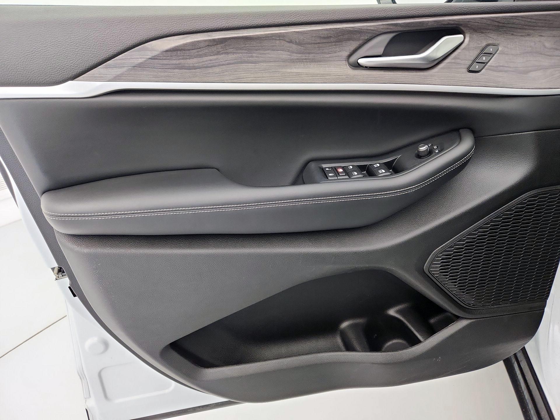 Thumbnail: 2023 Jeep Grand Cherokee L - 12