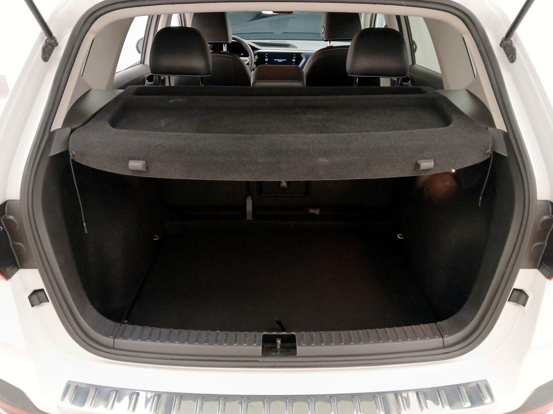 Thumbnail: 2023 Volkswagen Taos - 20