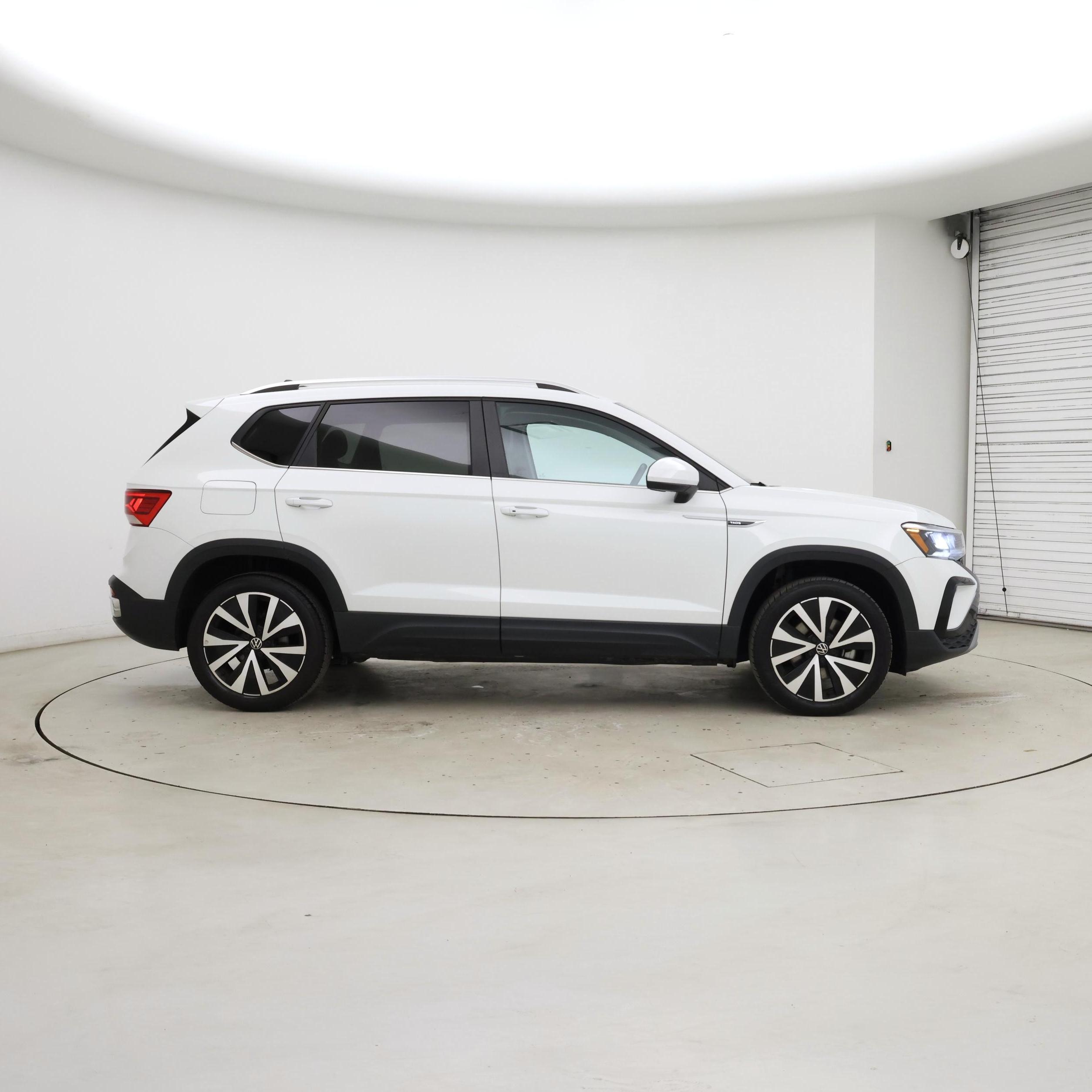 Thumbnail: 2023 Volkswagen Taos - 7