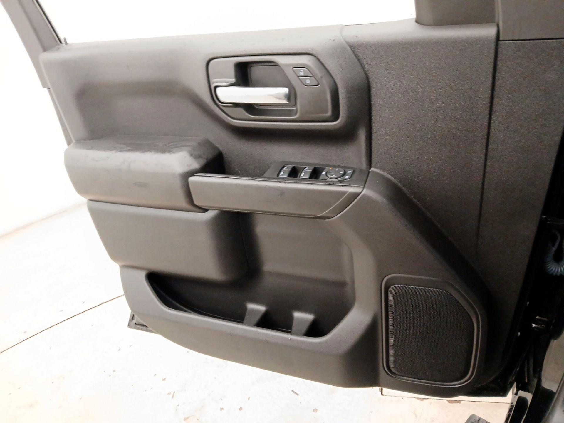 Thumbnail: 2023 Chevrolet Silverado 1500 - 12