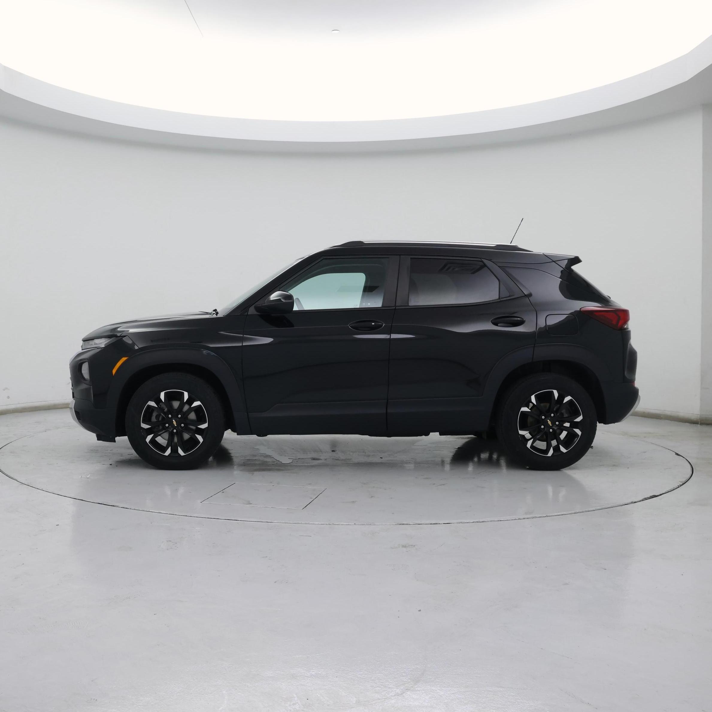 Thumbnail: 2023 Chevrolet TrailBlazer - 3