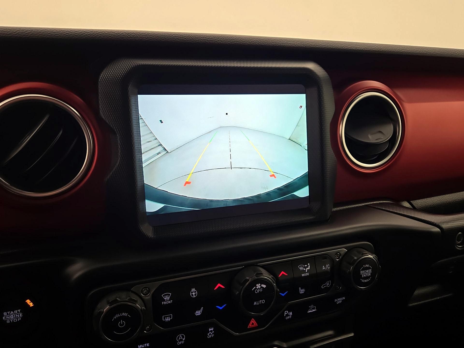 Thumbnail: 2022 Jeep Wrangler - 15