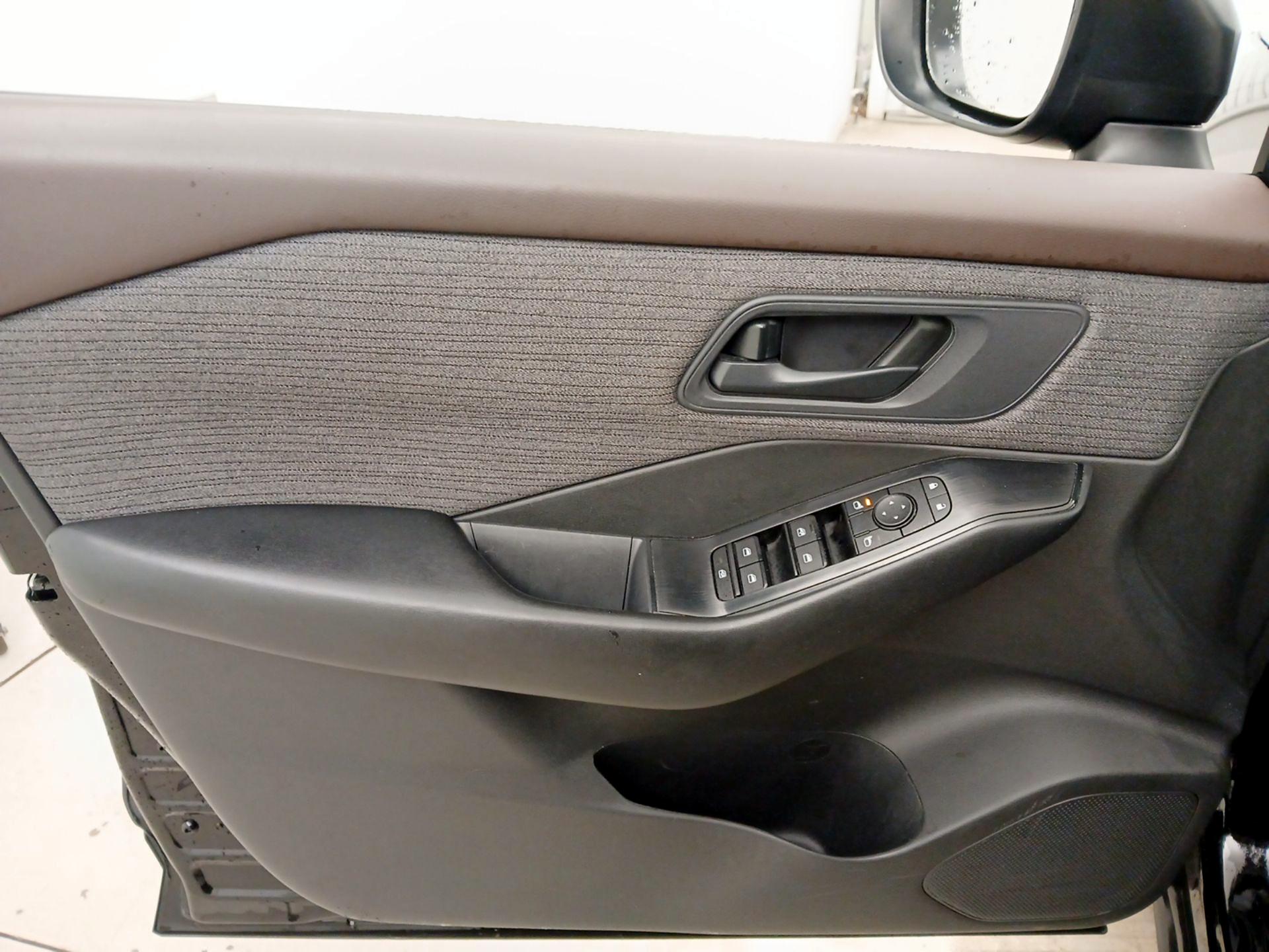 Thumbnail: 2023 Nissan Rogue - 12