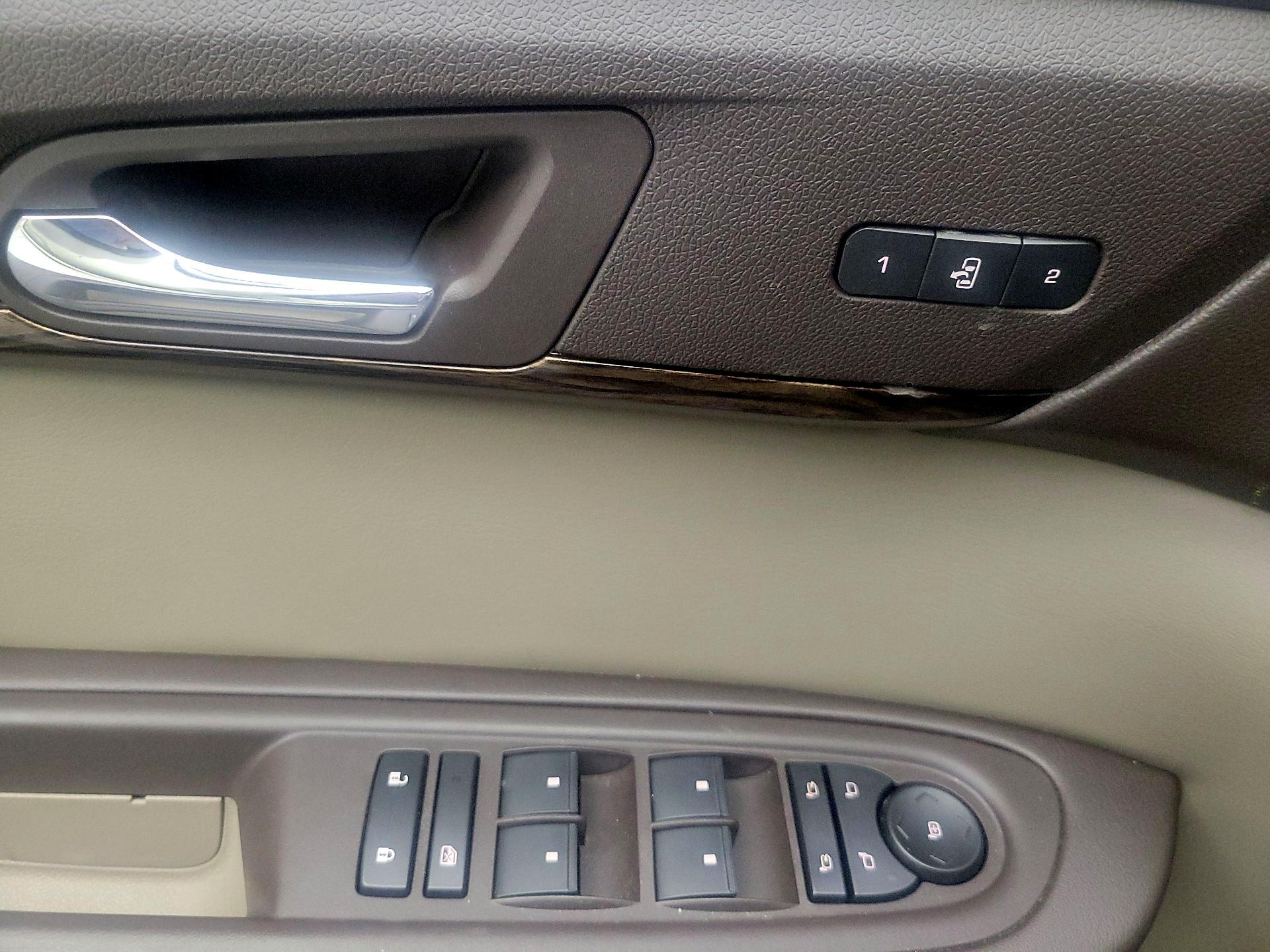 Thumbnail: 2015 GMC Acadia - 10