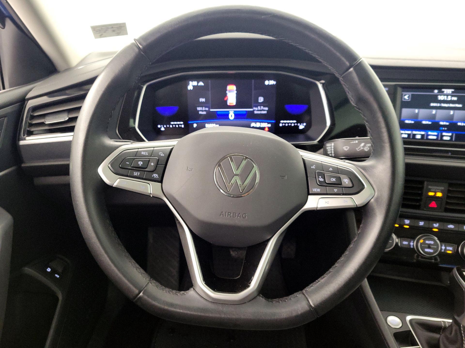 Thumbnail: 2024 Volkswagen Jetta - 10