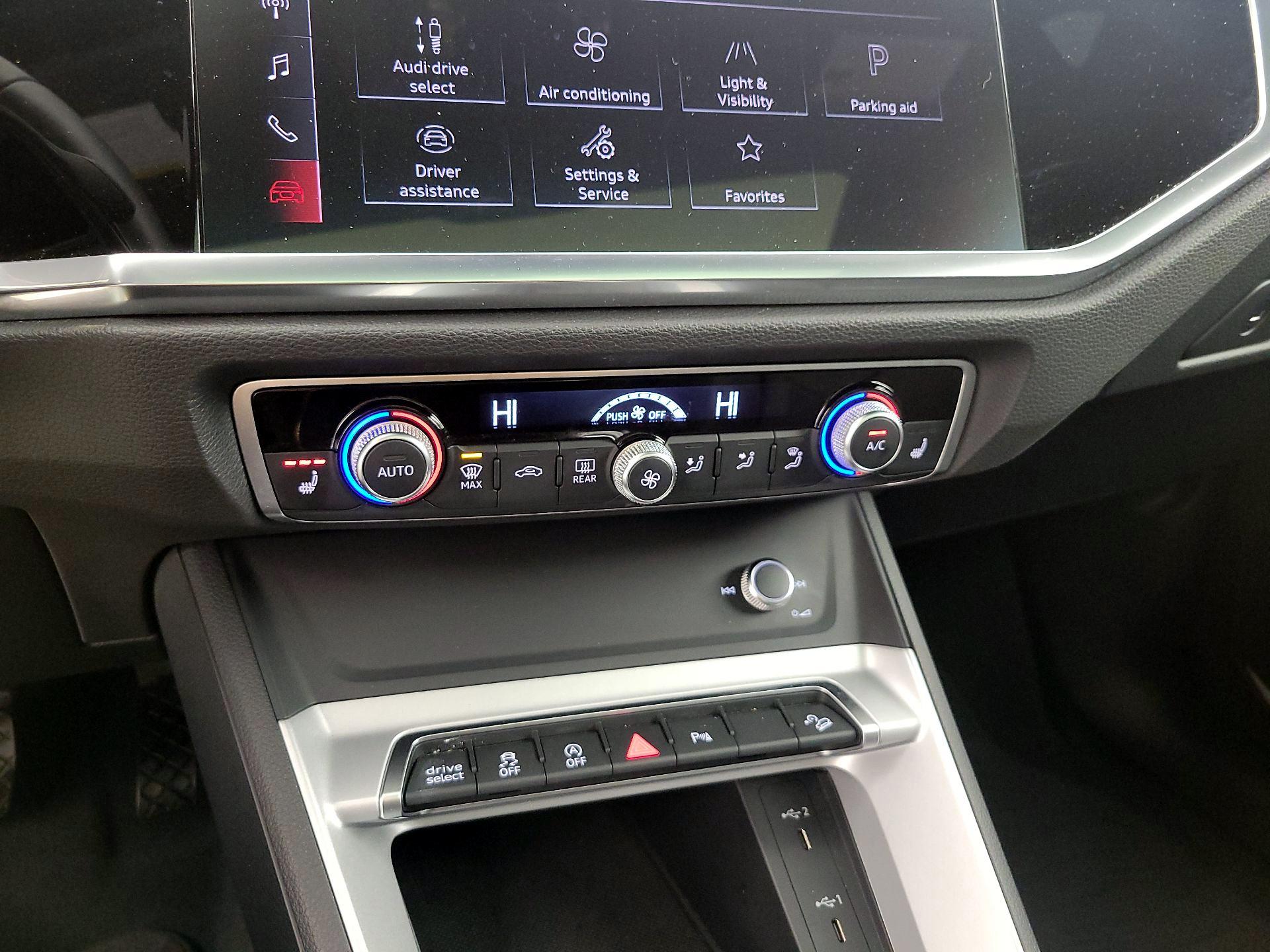 Thumbnail: 2025 Audi Q3 - 16