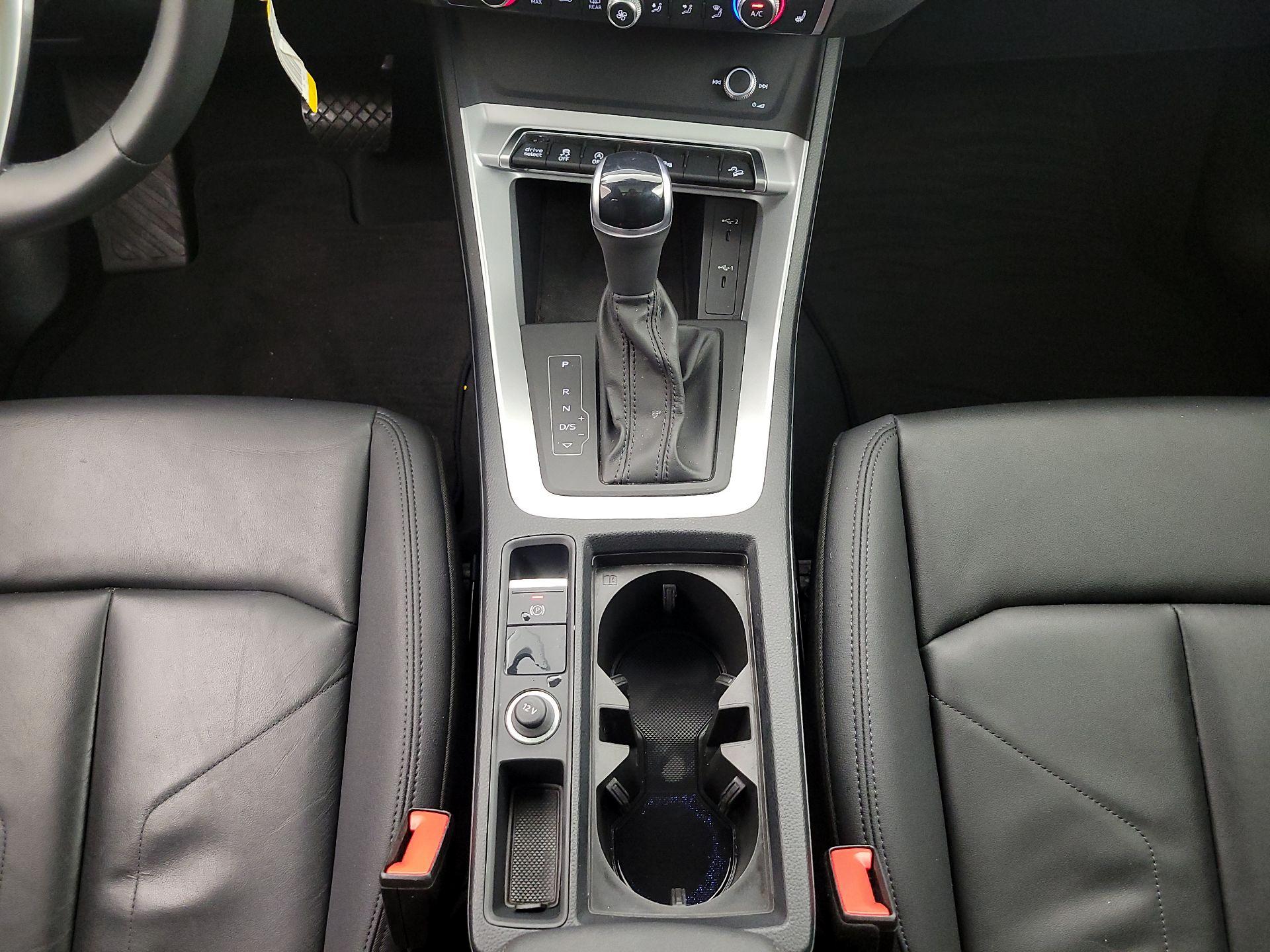 Thumbnail: 2025 Audi Q3 - 17