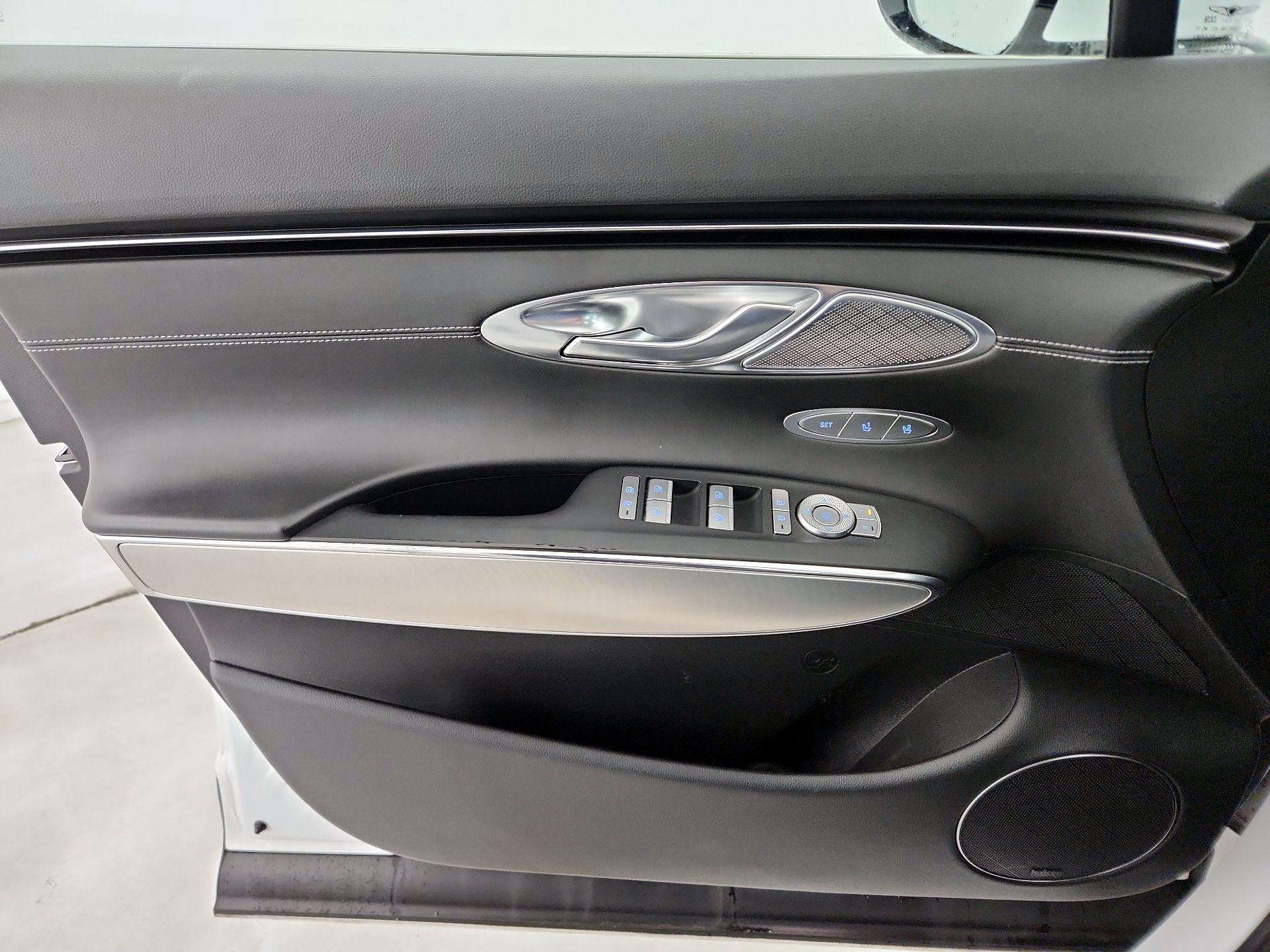 Thumbnail: 2022 Genesis GV70 - 12