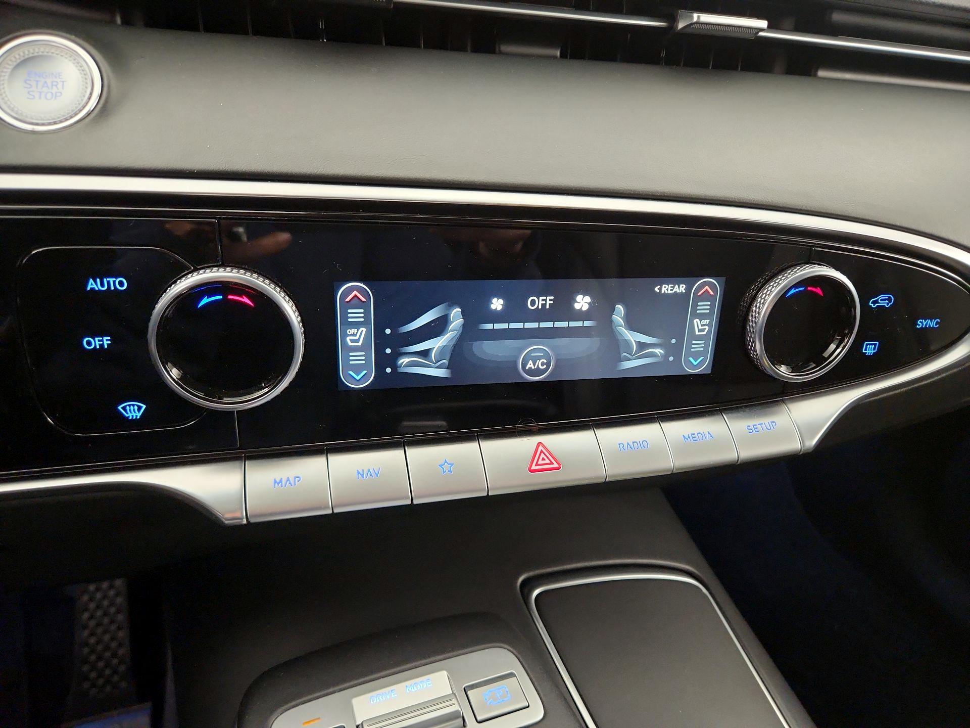 Thumbnail: 2022 Genesis GV70 - 17