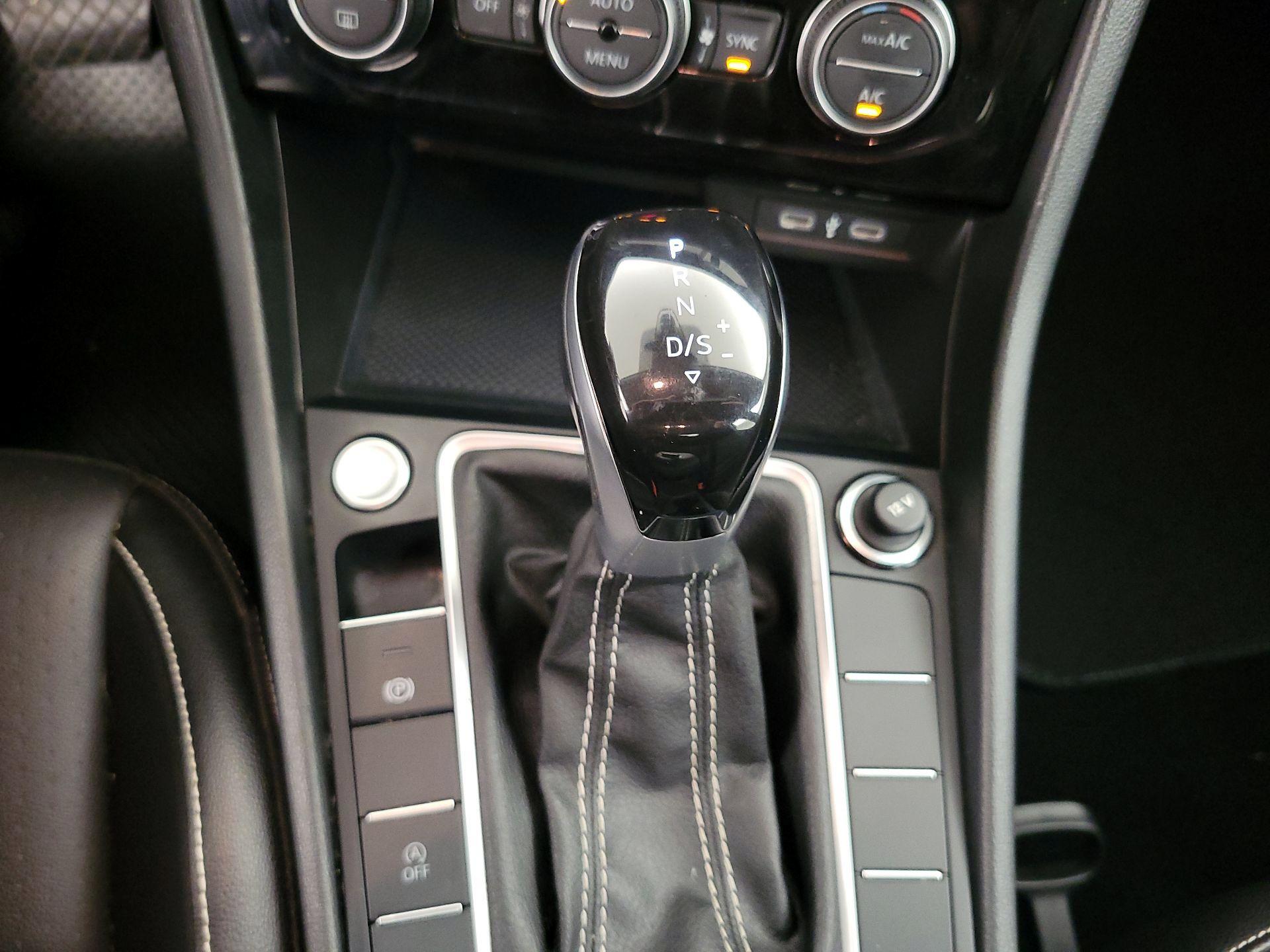 Thumbnail: 2024 Volkswagen Jetta - 17