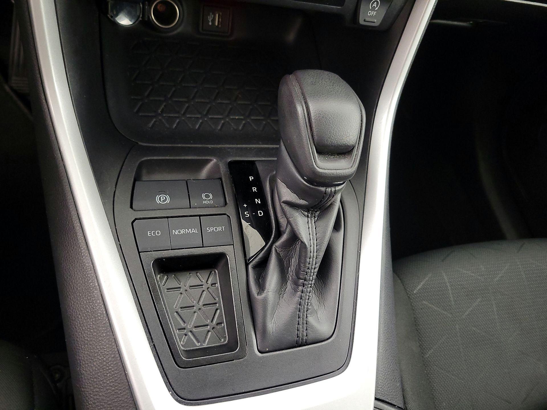 Thumbnail: 2024 Toyota RAV4 - 17