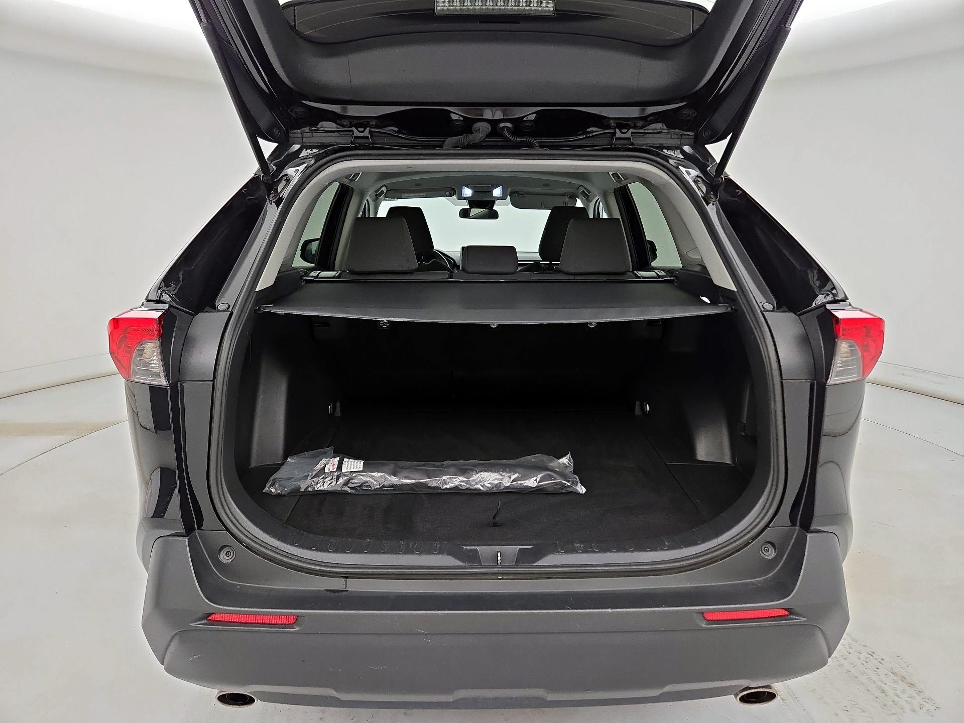 Thumbnail: 2023 Toyota RAV4 - 20