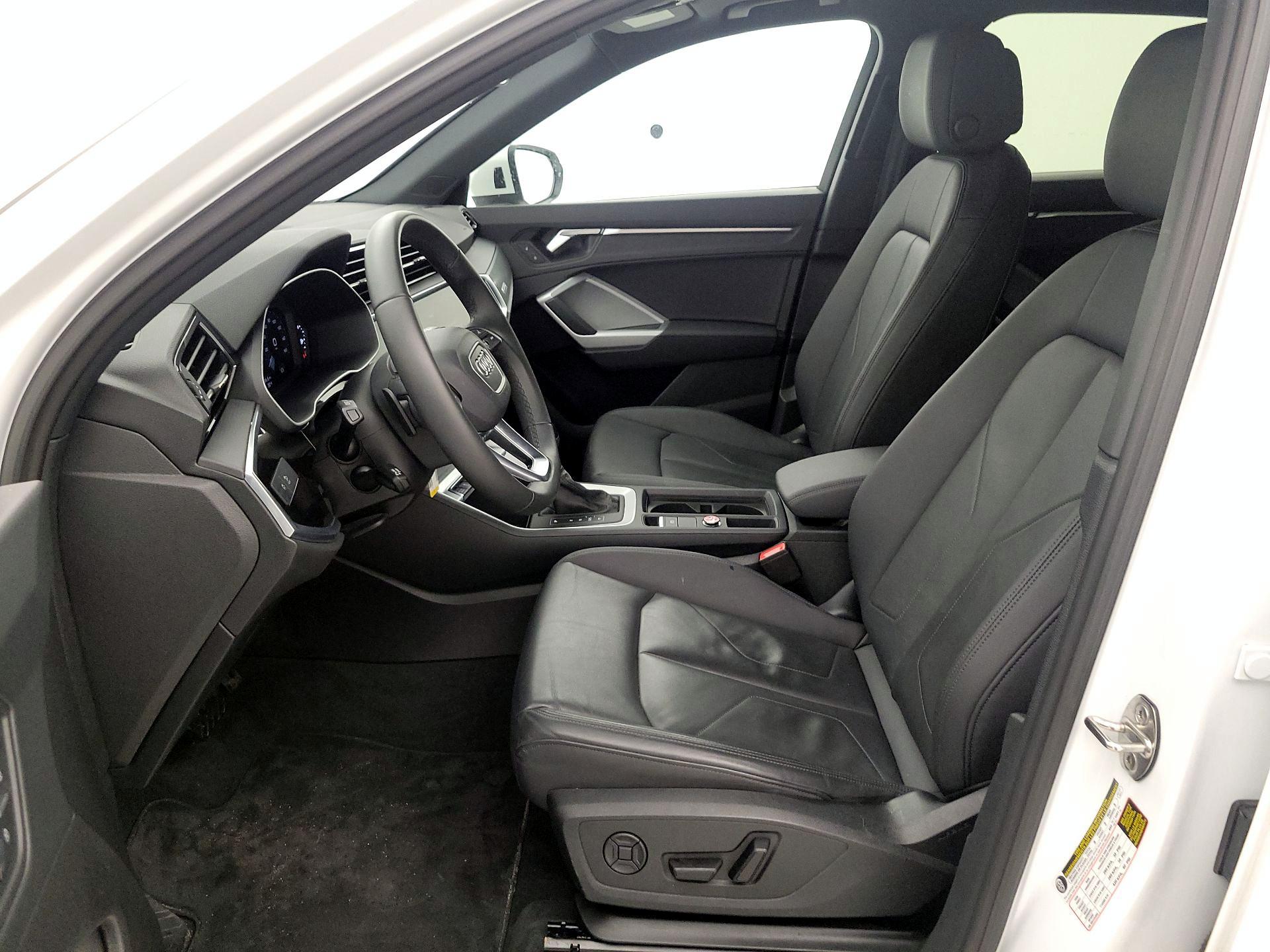 Thumbnail: 2025 Audi Q3 - 11