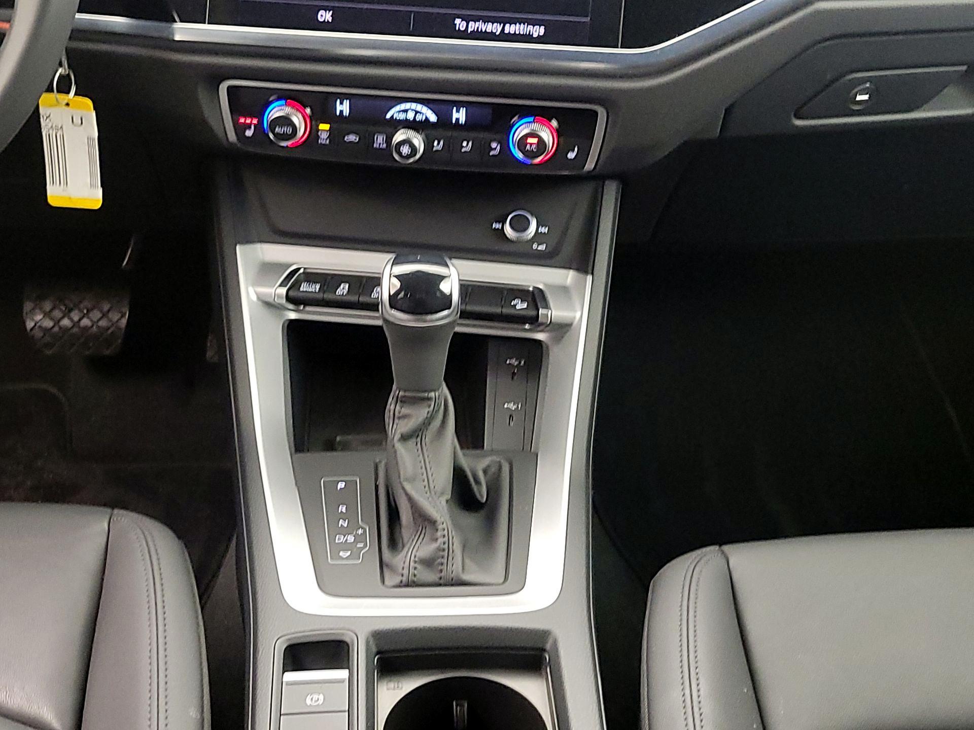 Thumbnail: 2025 Audi Q3 - 17