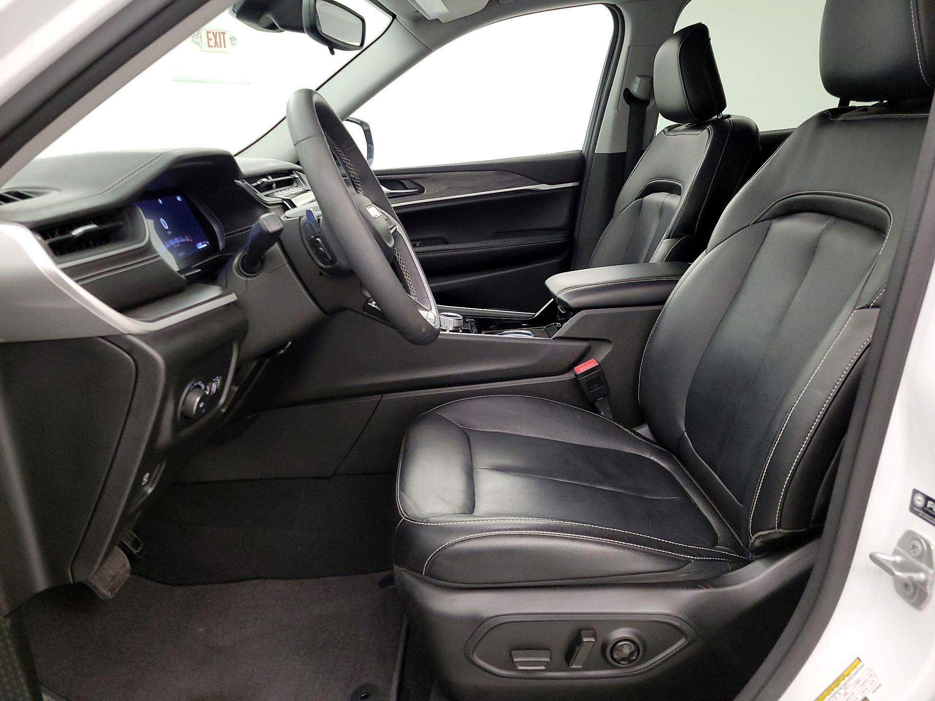 Thumbnail: 2023 Jeep Grand Cherokee - 11