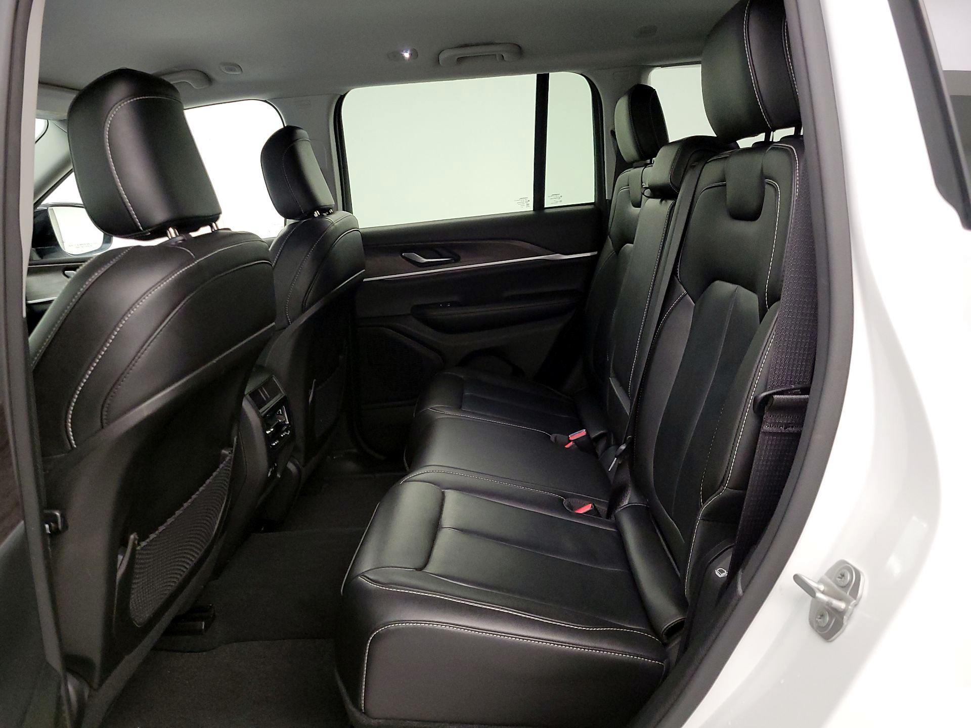 Thumbnail: 2023 Jeep Grand Cherokee - 20