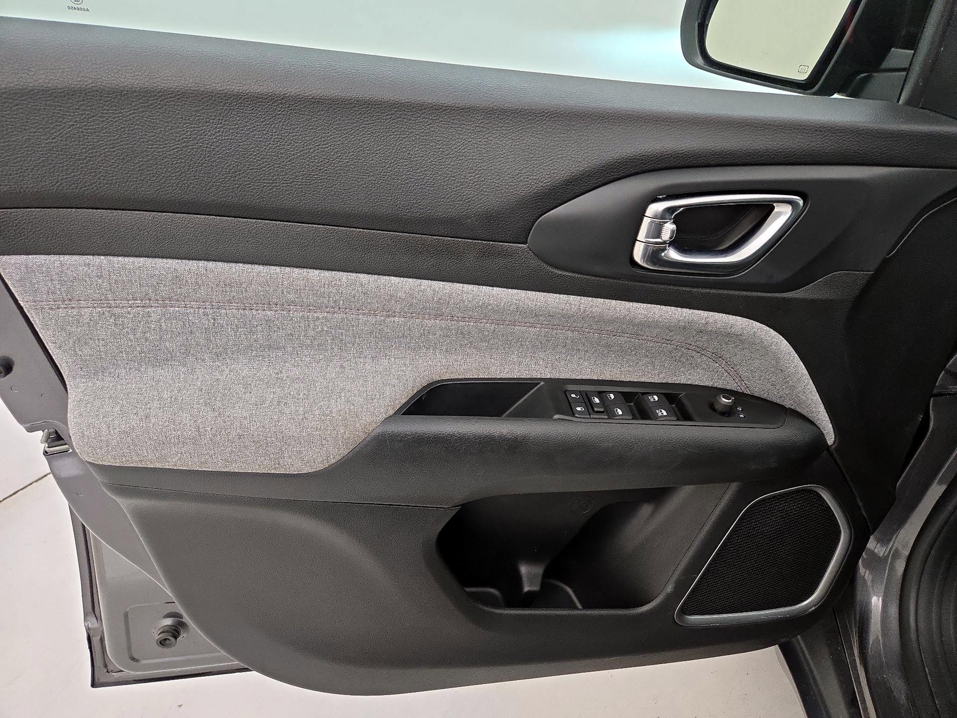 Thumbnail: 2022 Jeep Compass - 12