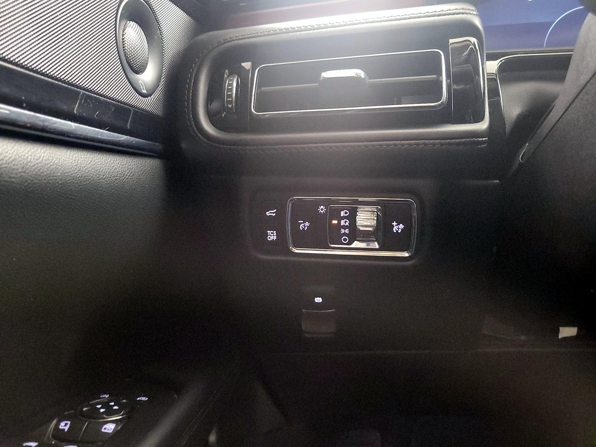 Thumbnail: 2023 Lincoln Nautilus - 13