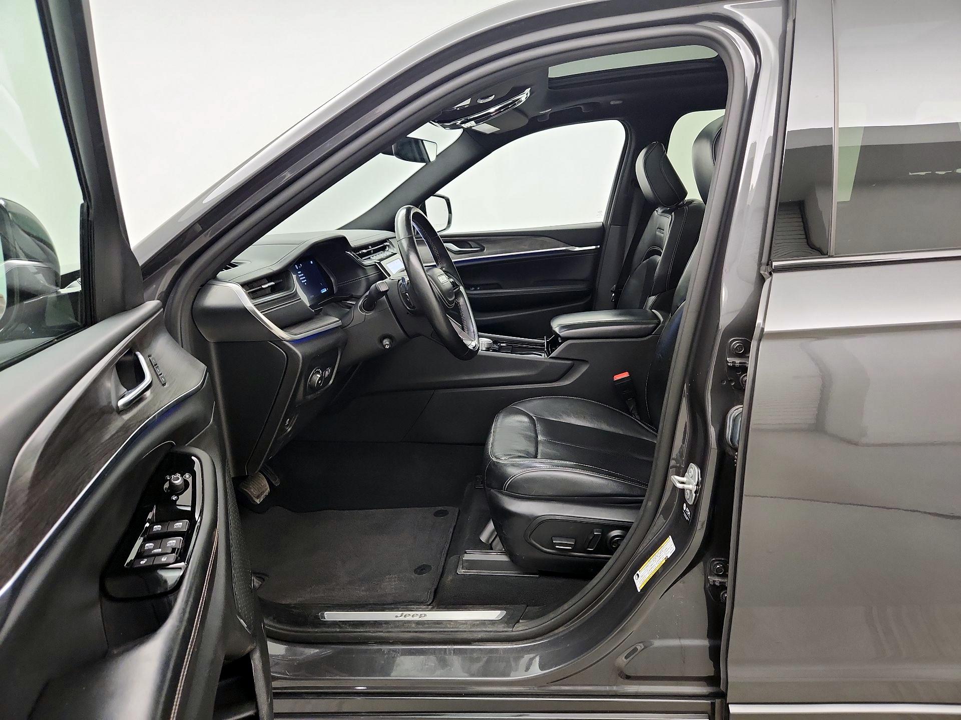 Thumbnail: 2022 Jeep Grand Cherokee - 11