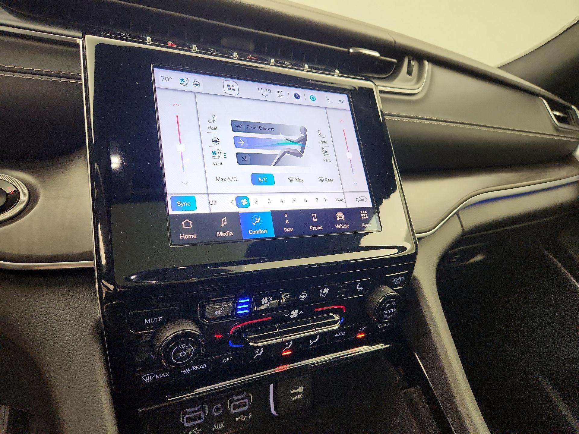 Thumbnail: 2022 Jeep Grand Cherokee - 17