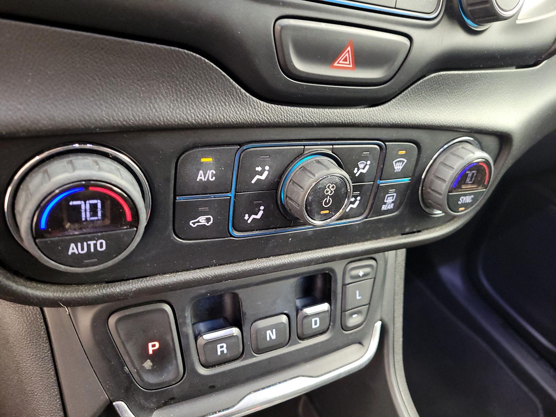 Thumbnail: 2020 GMC Terrain - 16