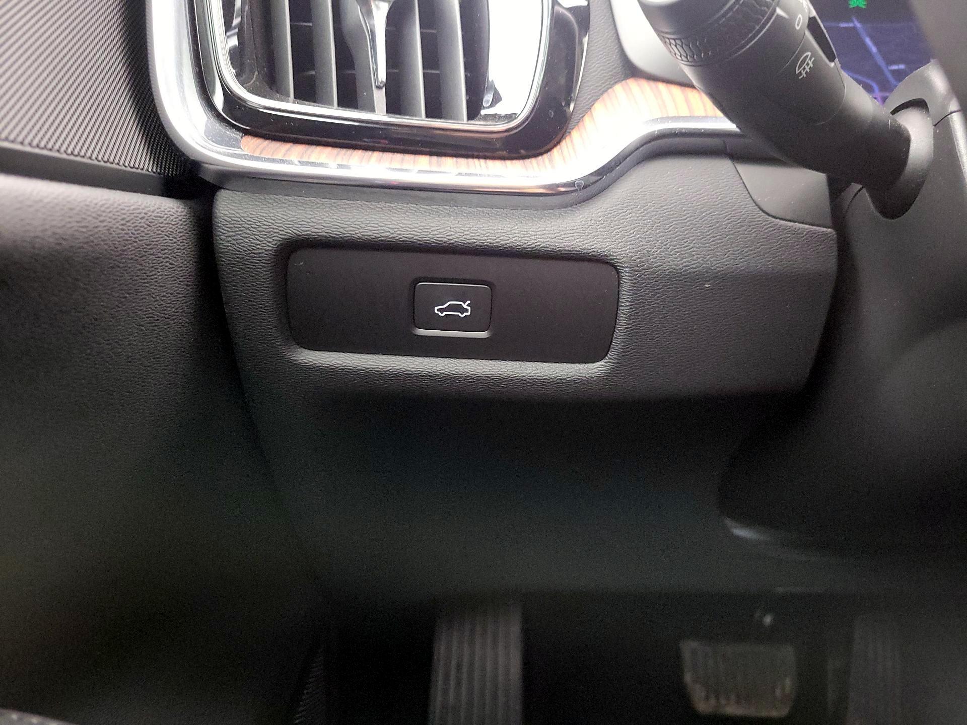 Thumbnail: 2025 Volvo S60 - 13