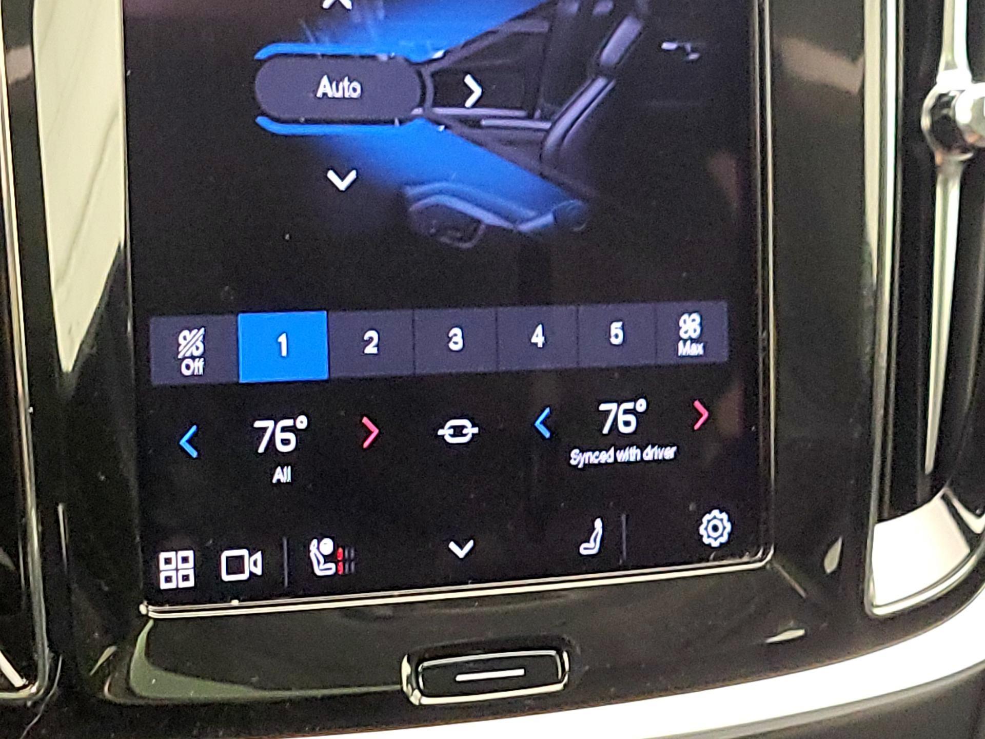 Thumbnail: 2025 Volvo S60 - 16