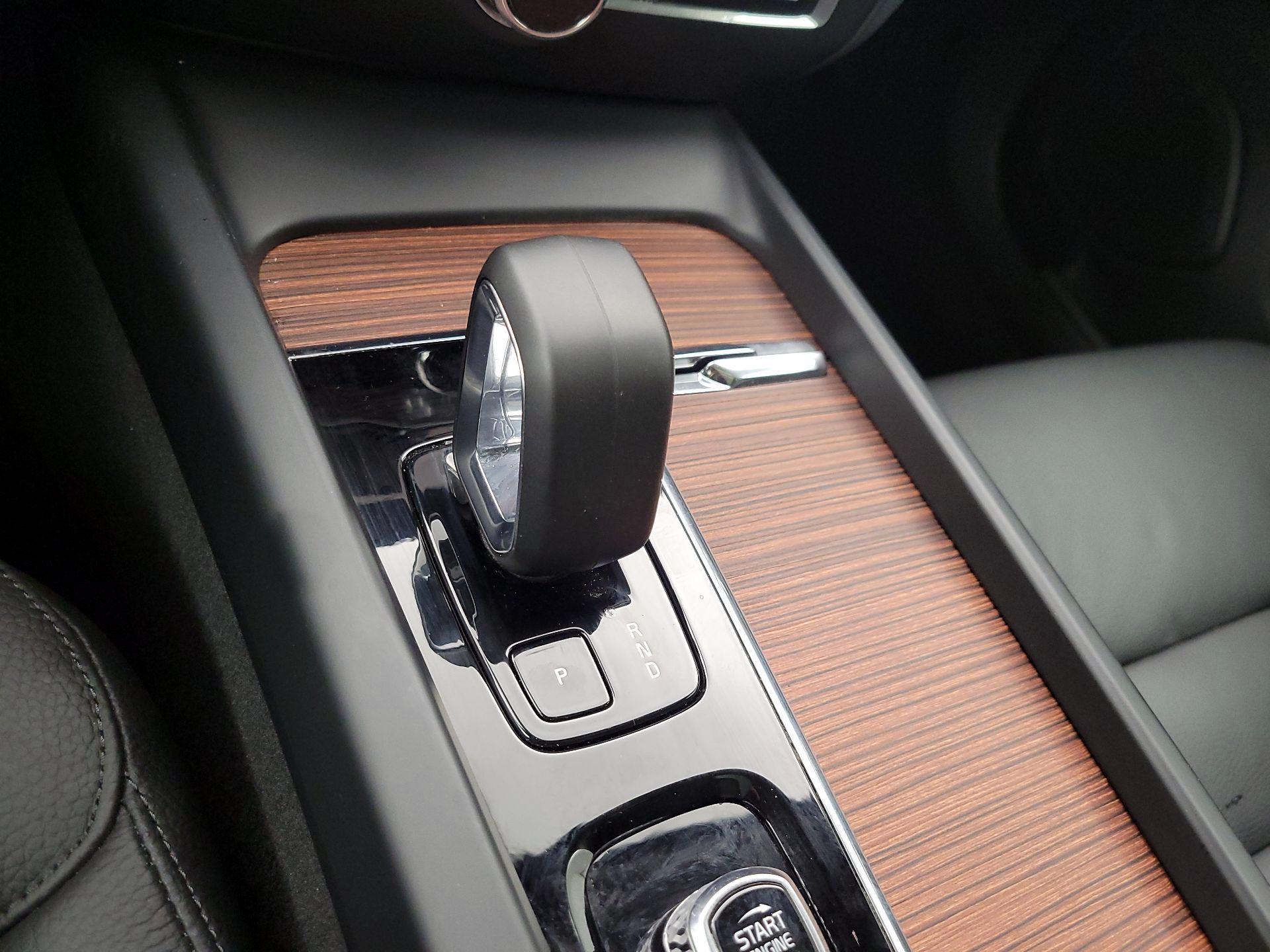 Thumbnail: 2025 Volvo S60 - 17