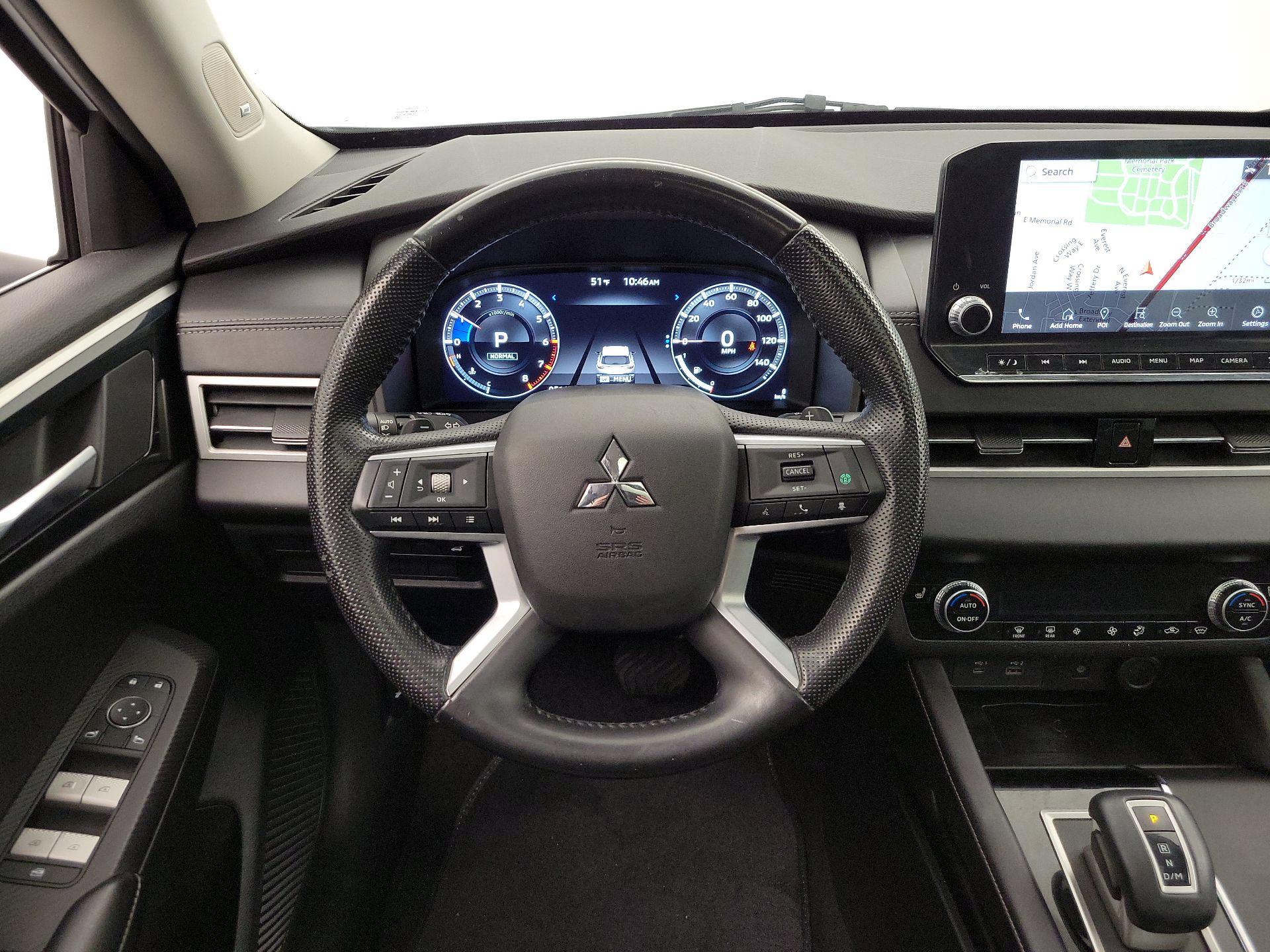 Thumbnail: 2022 Mitsubishi Outlander - 10