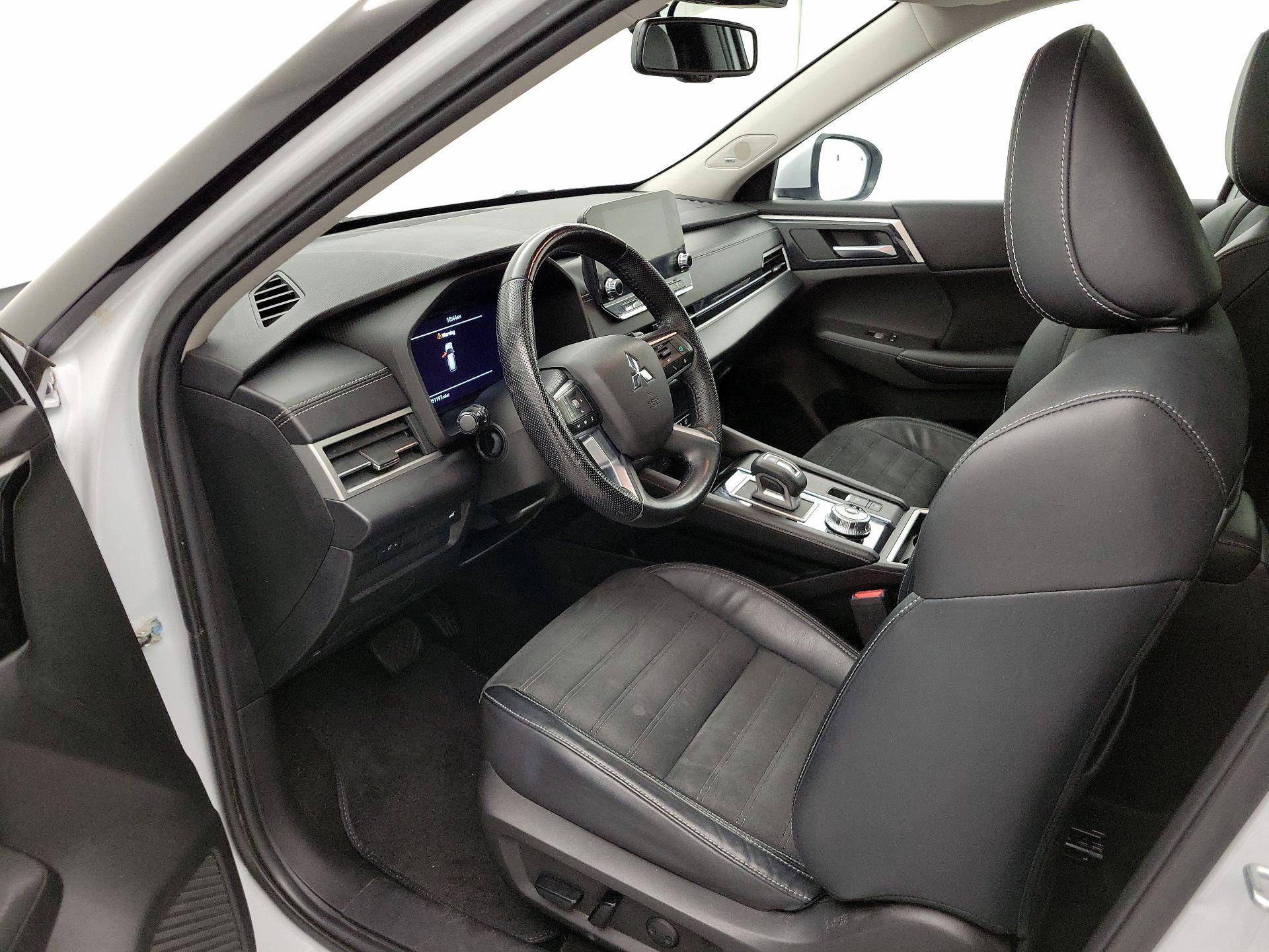 Thumbnail: 2022 Mitsubishi Outlander - 11