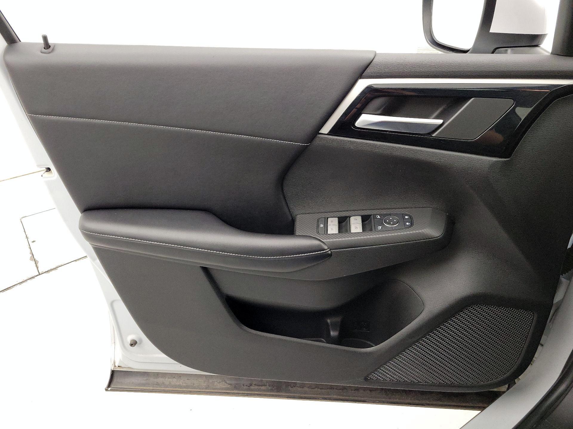 Thumbnail: 2022 Mitsubishi Outlander - 12