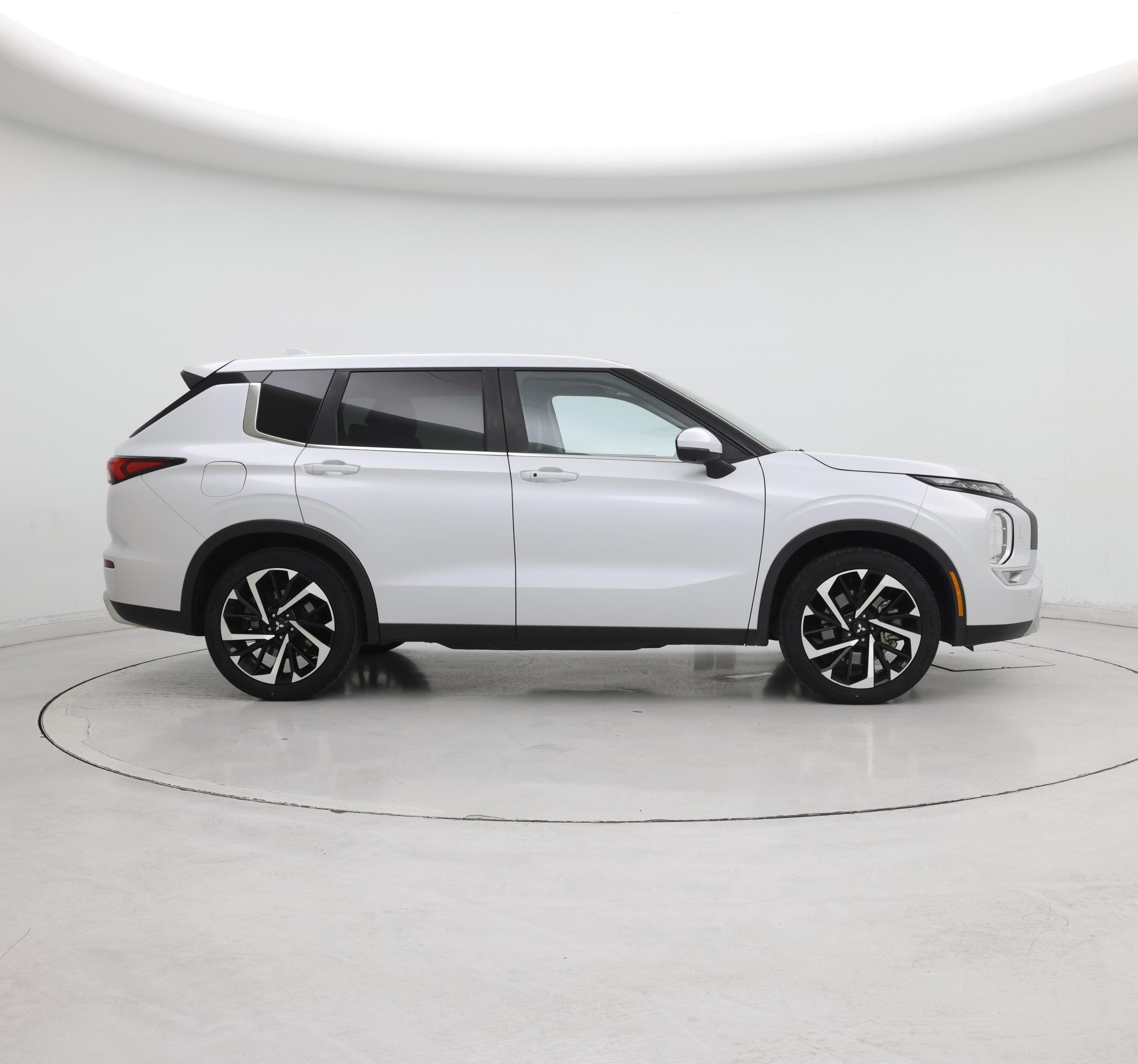 Thumbnail: 2022 Mitsubishi Outlander - 7