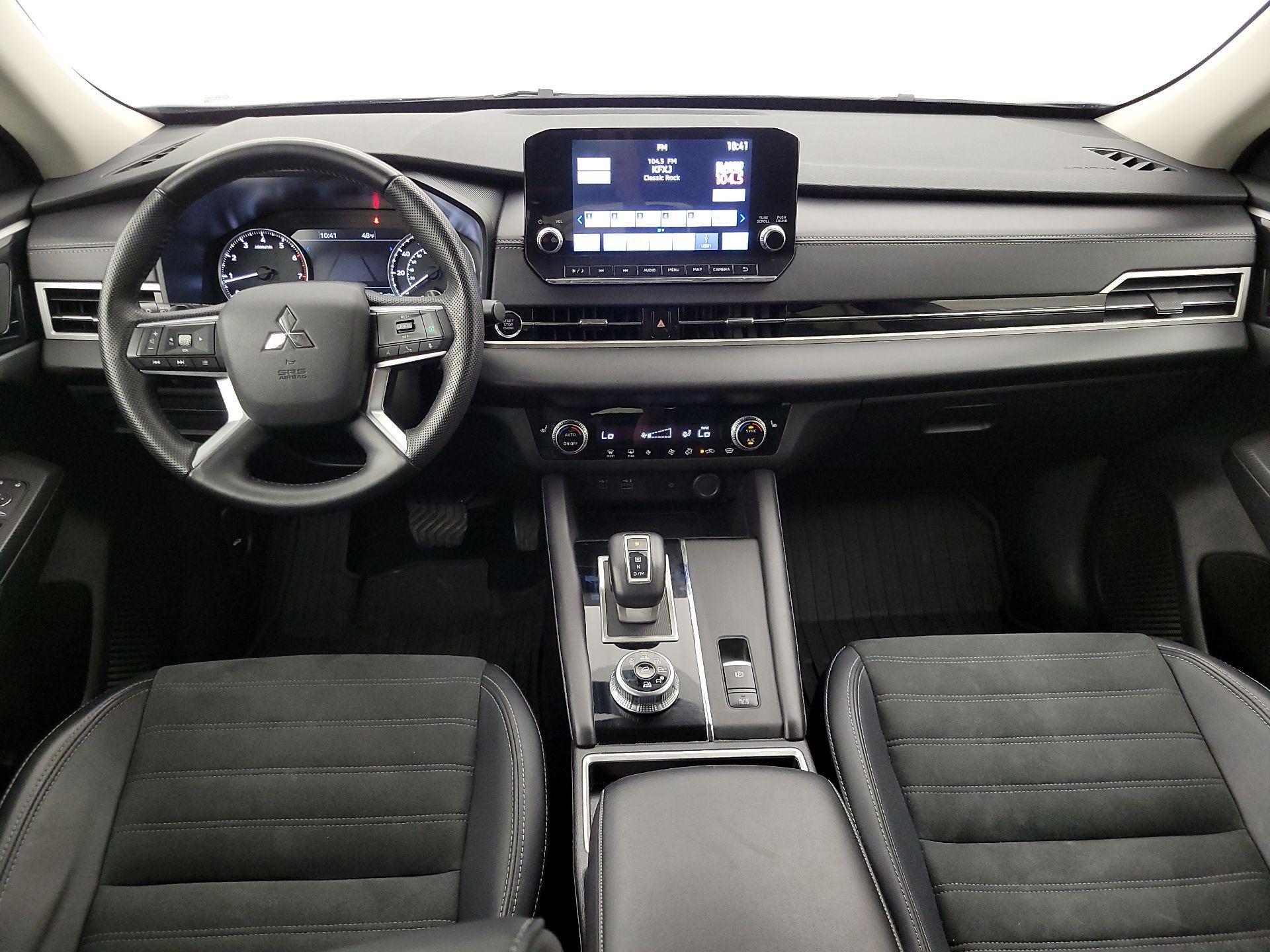 Thumbnail: 2024 Mitsubishi Outlander - 9