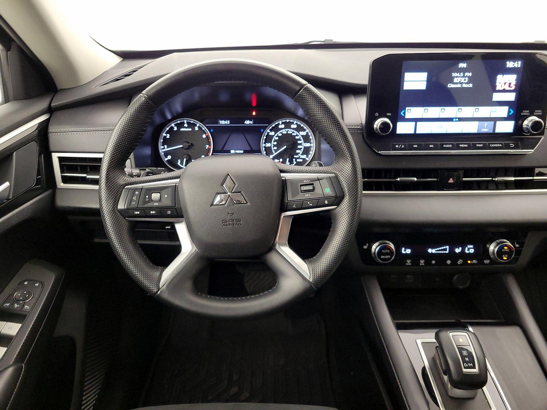 Thumbnail: 2024 Mitsubishi Outlander - 10