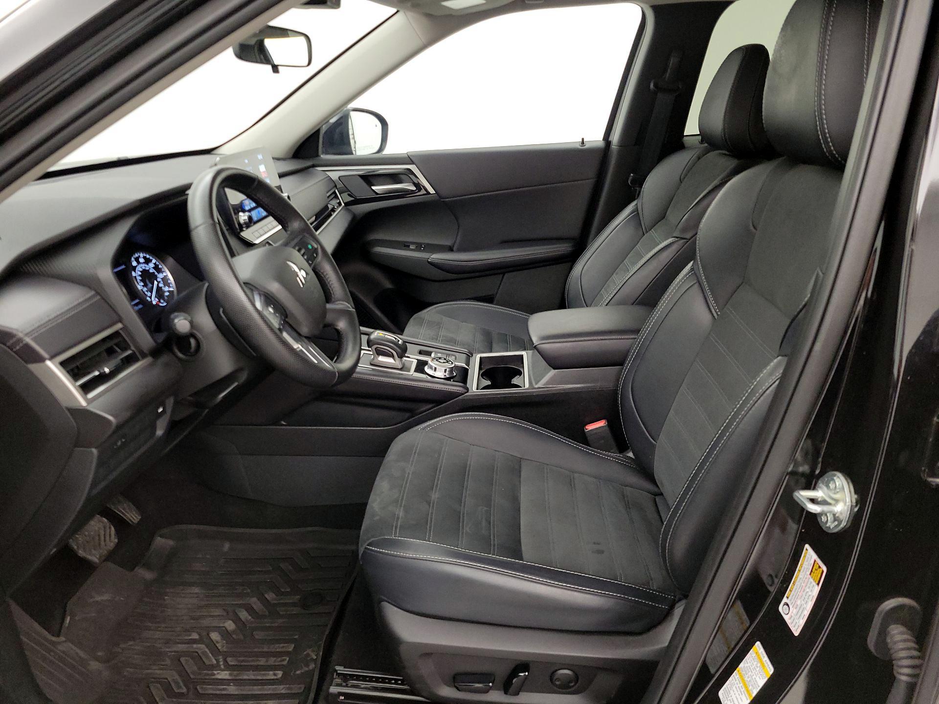 Thumbnail: 2024 Mitsubishi Outlander - 11